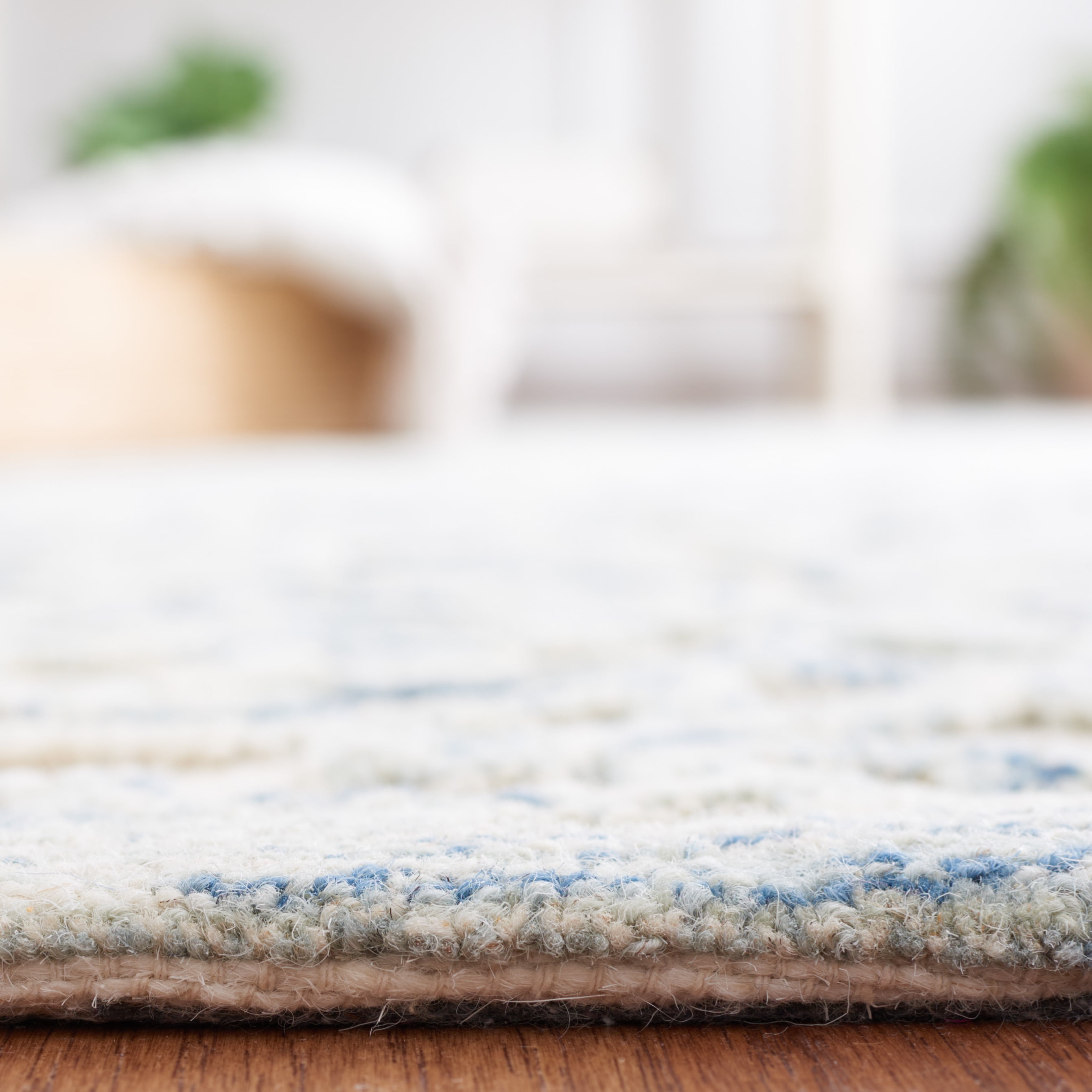 SAFAVIEH Martha Stewart Trace Floral Area Rug, Blue/Ivory, 6' x 6' Round