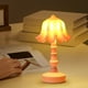 thumbnail image 3 of Mini luz nocturna LED | Diseño de jacinto y líneas finas | Lámpara de mesa a pilas para dormitorio, escritorio y habitación infantil | Luz decorativa de brillo suave, 3 of 4