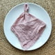 thumbnail image 1 of Nvzi Servilletas de tela de 16,53 x 16,53 pulgadas, juego de 4, servilletas de gasa de lino con flecos, servilletas suaves con flecos reutilizables para cenas, fiestas, Navidad, bodas (rosa claro), 1 of 4