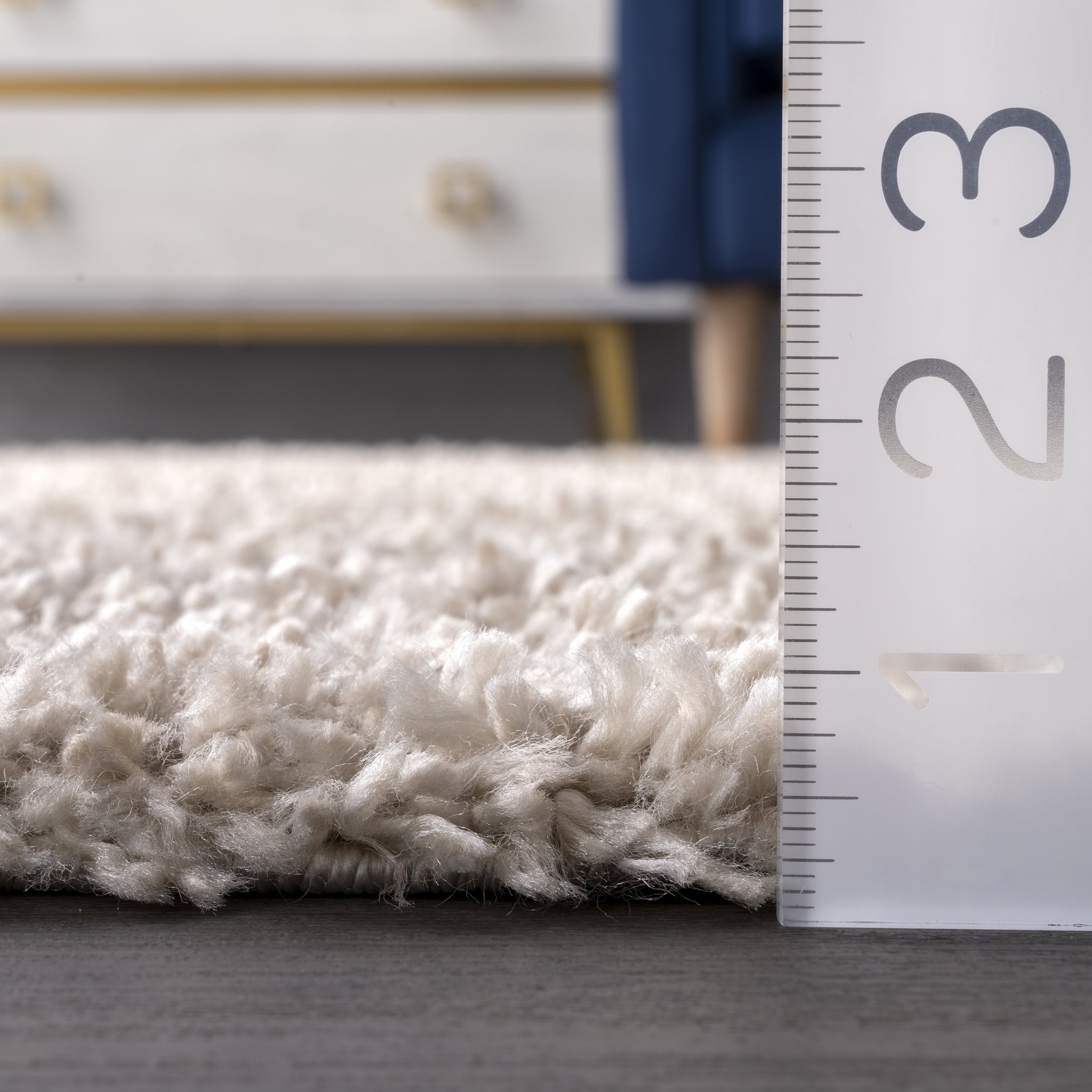 nuLOOM Kara Solid Shag Beige 4' x 6' Casual Area Rug