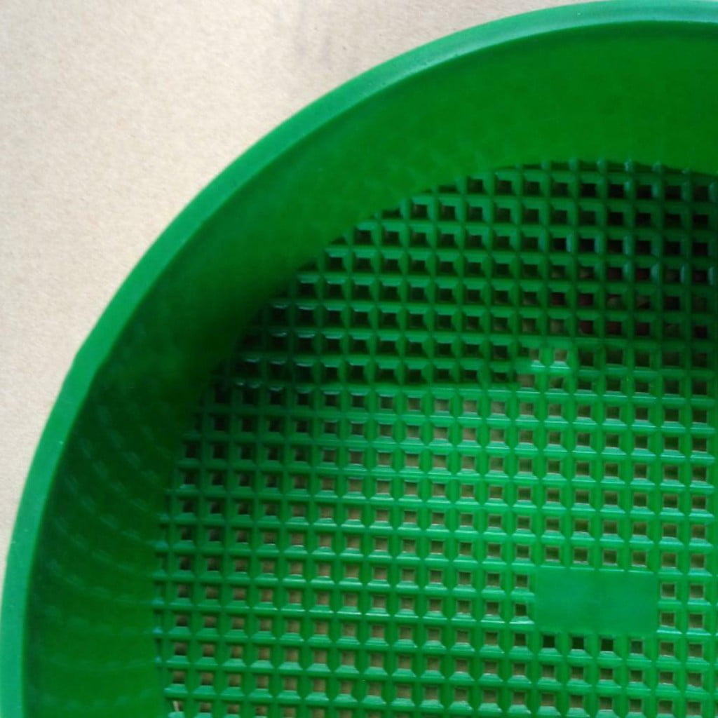 Garoy 1 Pack Rock Garden Sieve Soil Sifter,Round Plastic Gardening Soil Sifting Pan Sand Sifter Set,Sifting Tray for Small Gravel,Sifter for Rocks,Dirt Sifter,Sifting Pan,Sifting Screen,Garden Sifter