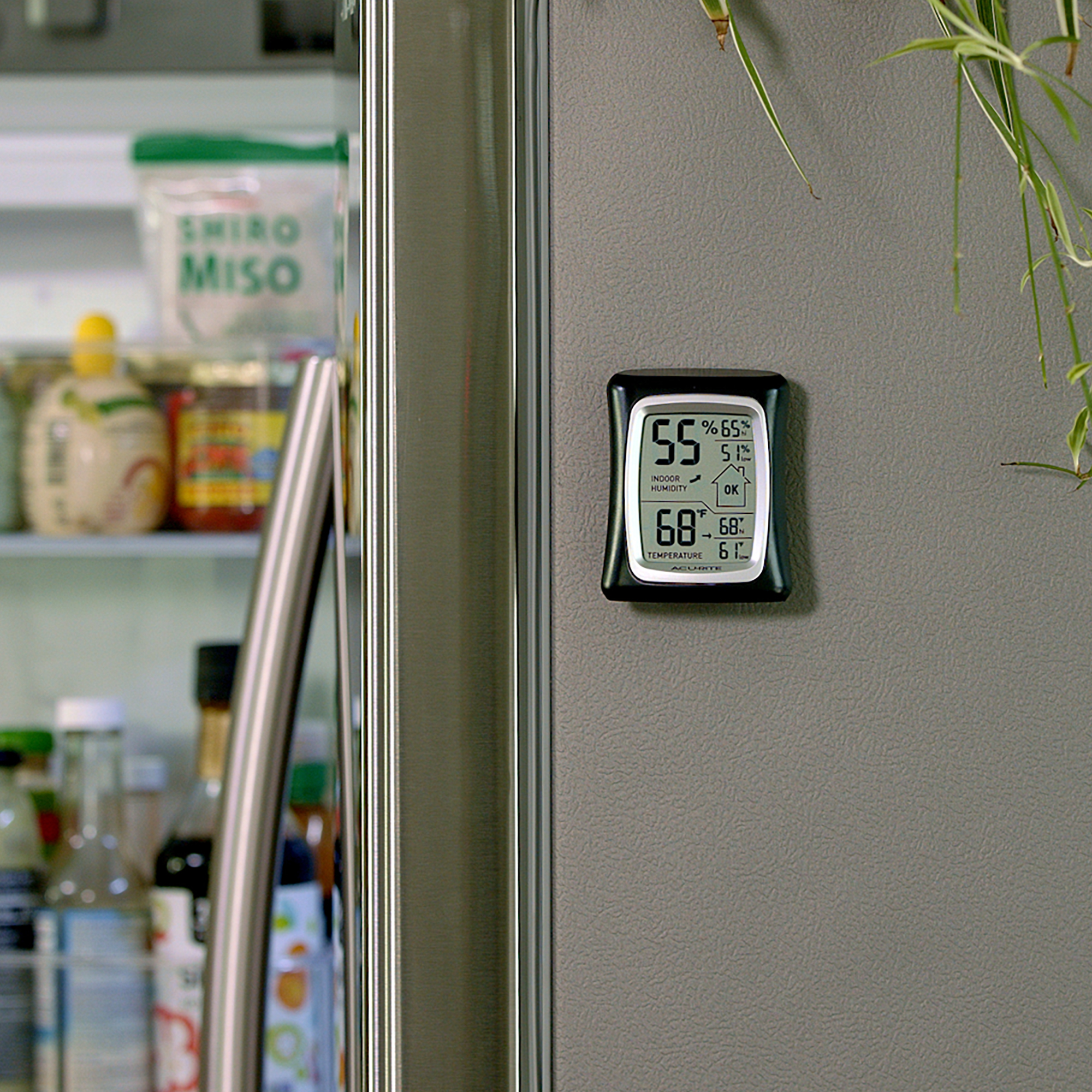 AcuRite Indoor Digital Thermometer & Hygrometer photo 2