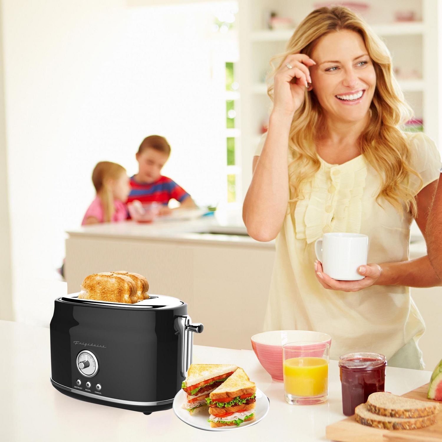 Frigidaire 2-Slice Retro Toaster - Black