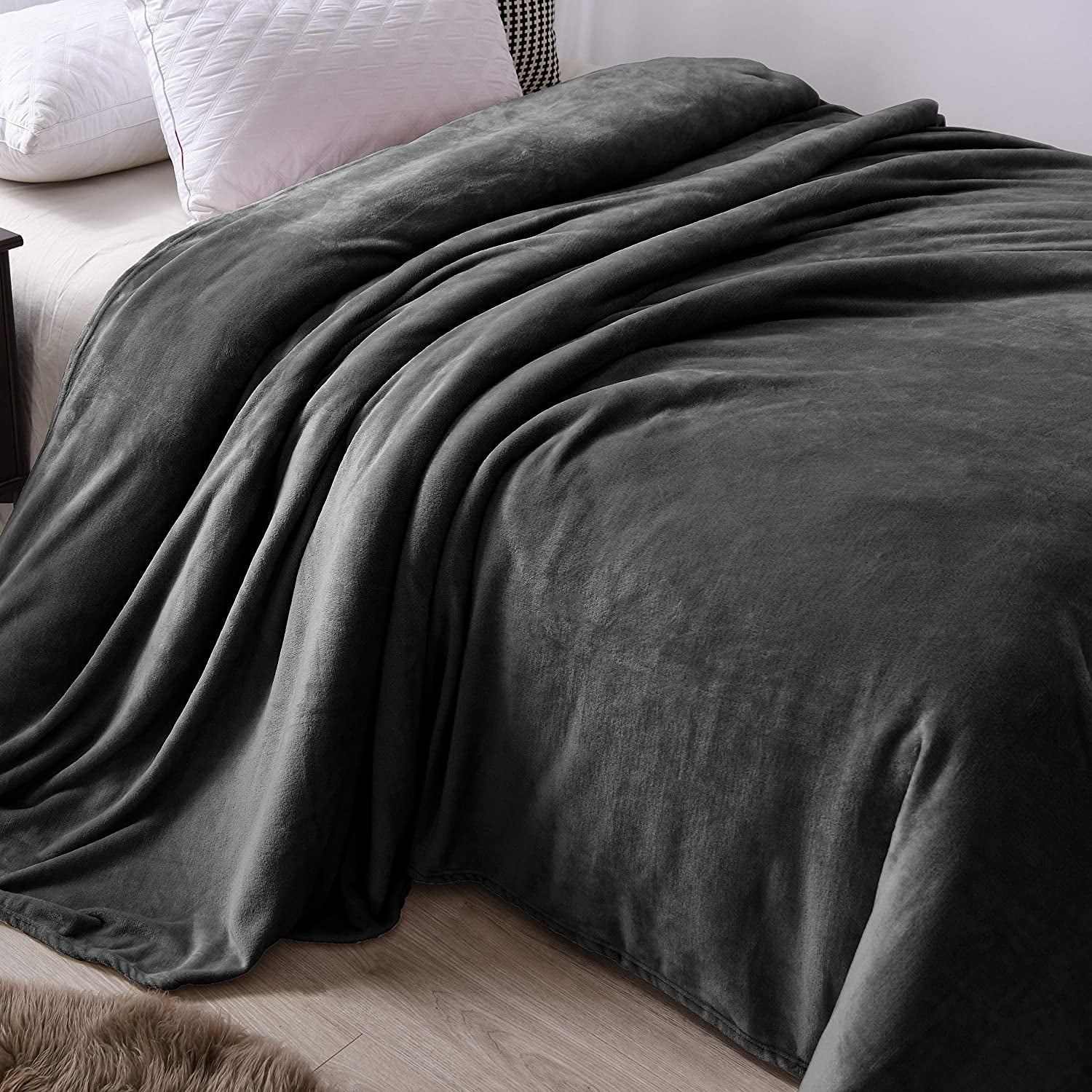 Exclusivo Mezcla King Size Flannel Fleece Velvet Plush Bed Blanket as Bedspread, Coverlet, Bed Cover (90"x104", Gray)