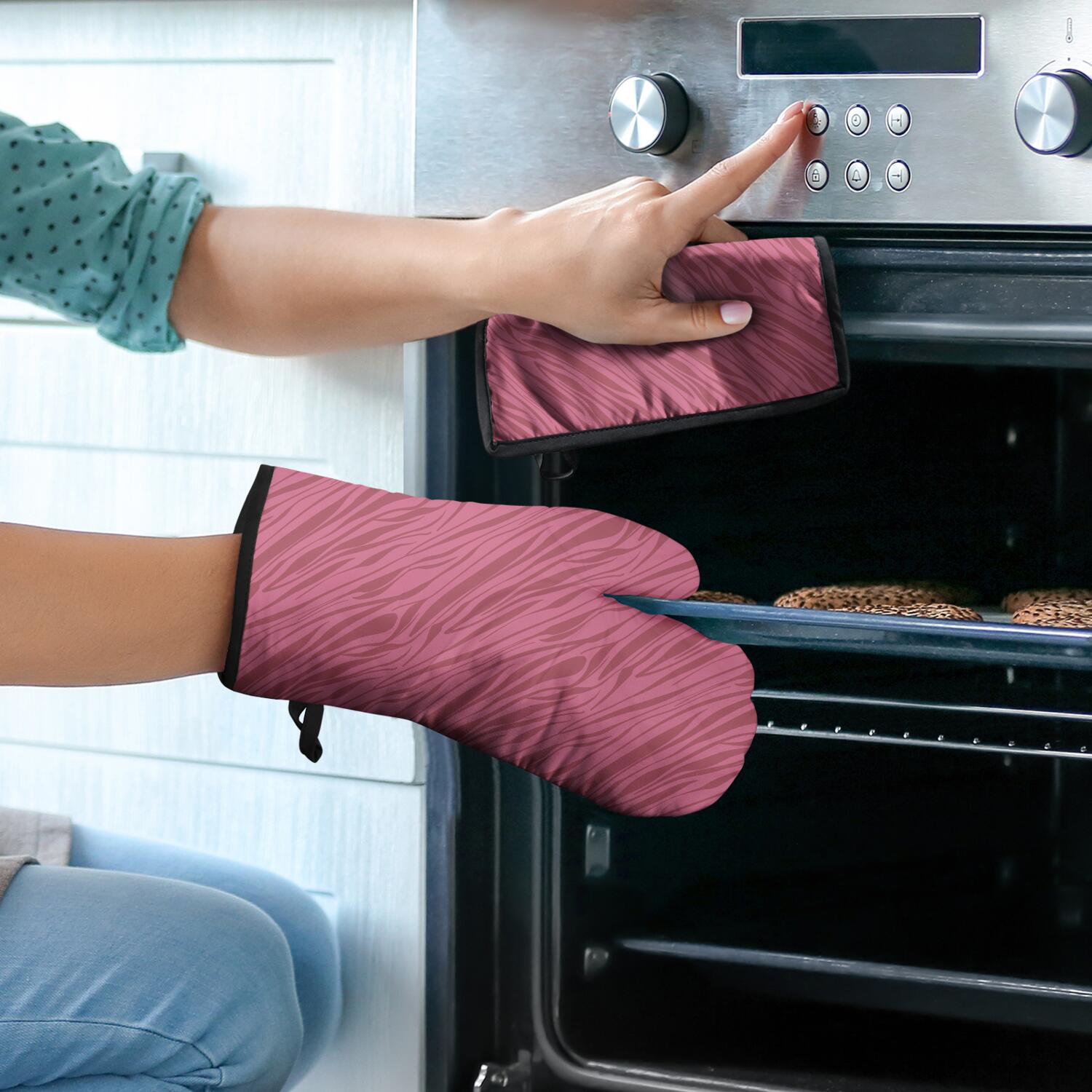 Leopard Print Oven Mitts and Pot Holders Set Of 4, Heat Resistant Kitchen Gloves with Non-Slip Grip, Hanging Loop, Soft Cotton Lining for Baking, Cooking, Grilling, Barbecue