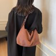 thumbnail image 4 of Bolso Hombro para Mujer Gamuza Sintética Elegante Axila Correa Ajustable Hobo, 4 of 9