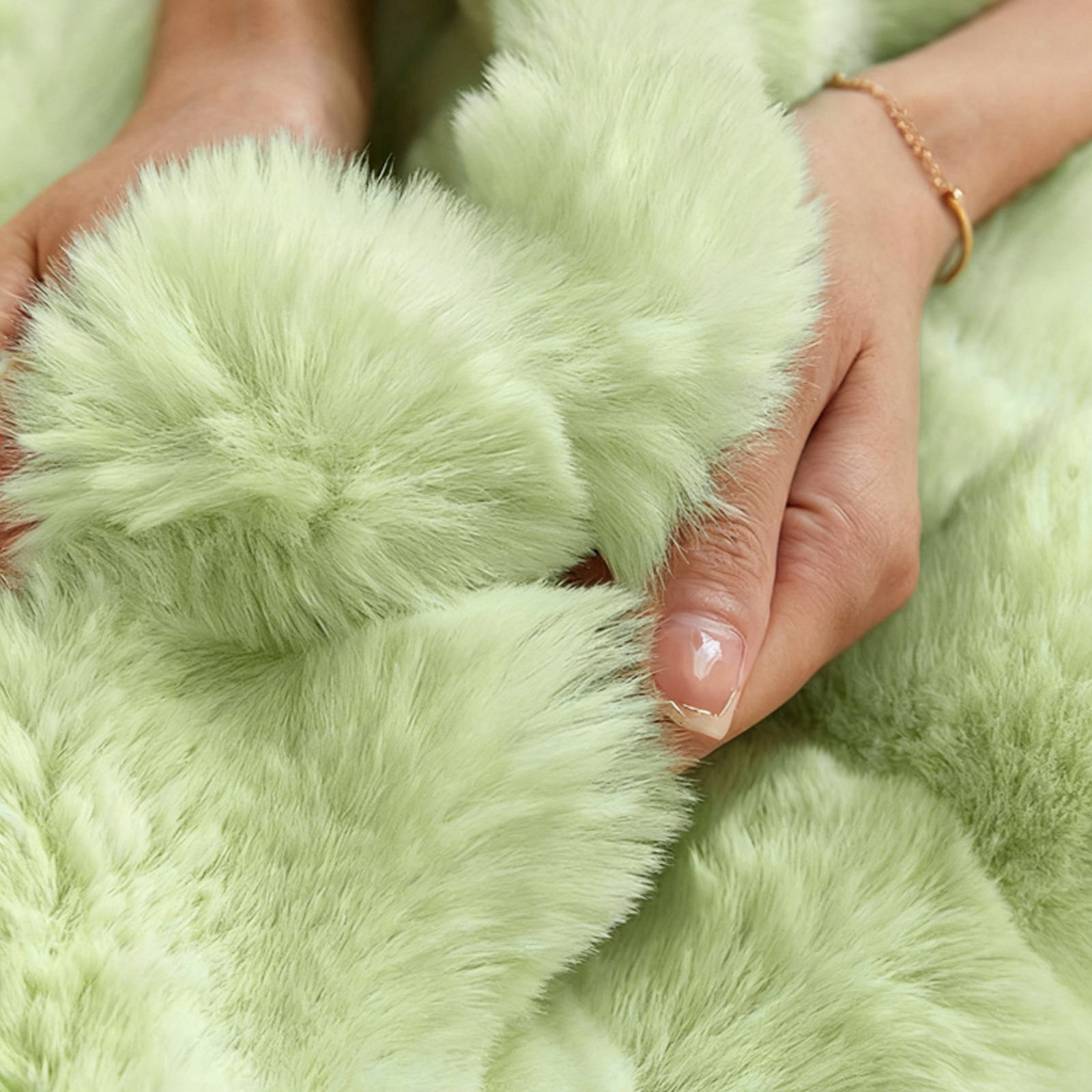 Sanmadrola Pillow Covers 18x18 Fluffy Faux Rabbit Fur Decorative Throw Pillows Case, Shaggy Decorative Cushion Covers for Sofa, Bedroom, Living Room, Cozy Home Décor, Set of 2