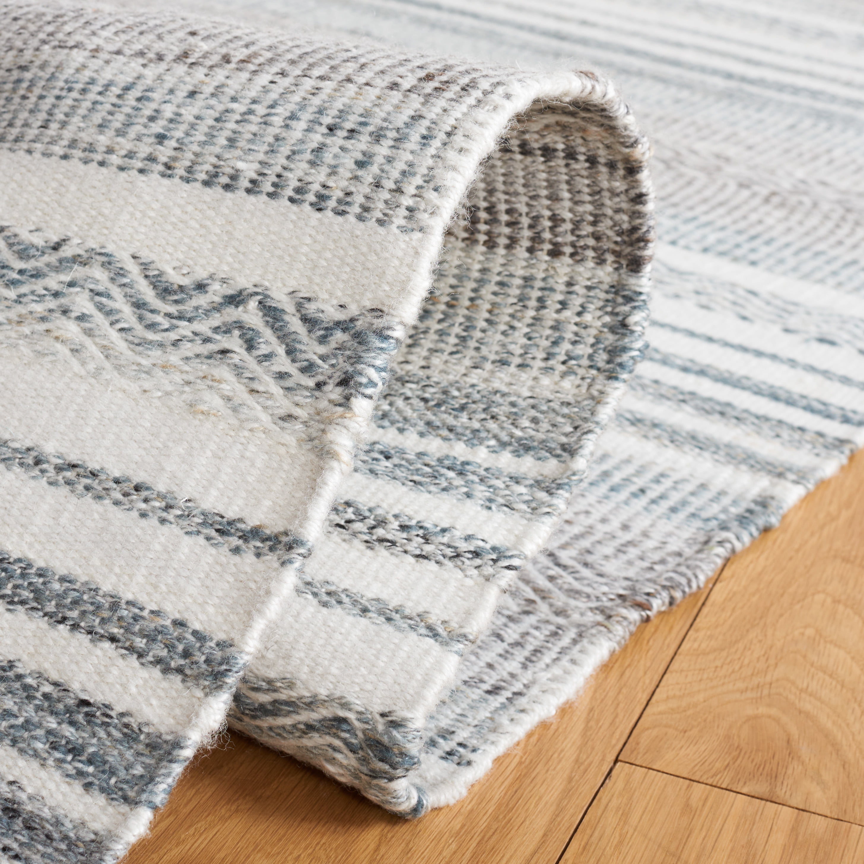 SAFAVIEH Kilim Malena Striped Polyester Area Rug, Ivory/Grey, 6' x 6' Round