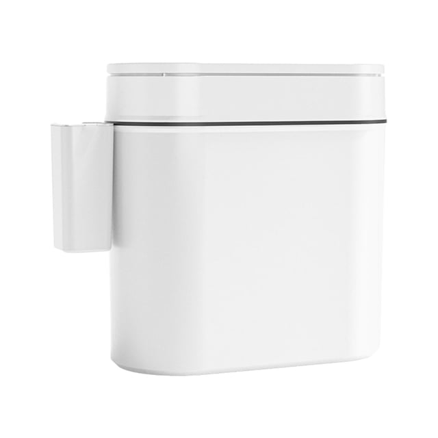 Cubo de basura de diseño simple para la entrada del baño del garaje. Blanco