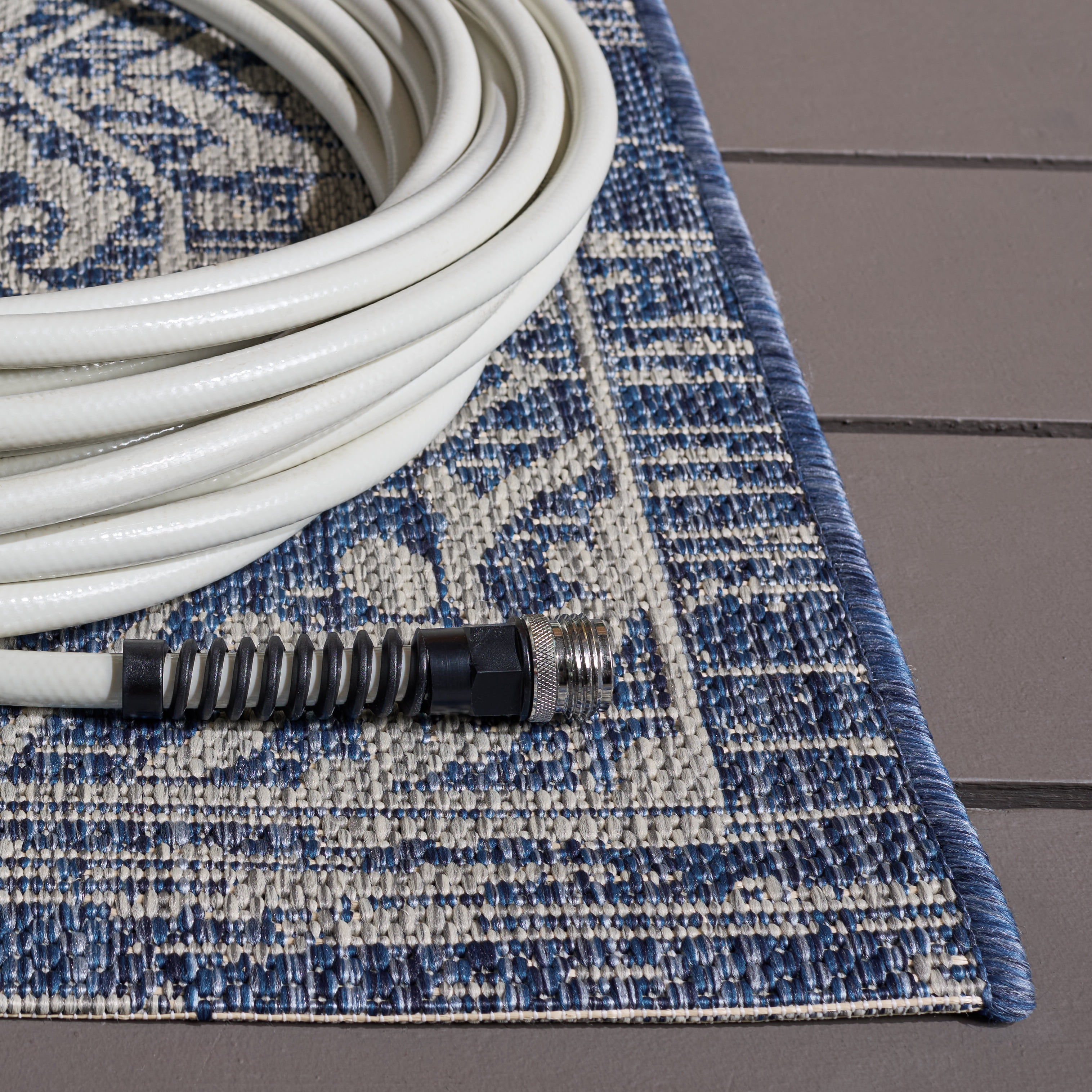 SAFAVIEH Courtyard Lillie Geometric Indoor/Outdoor Area Rug, Navy/Grey, 8' x 11'