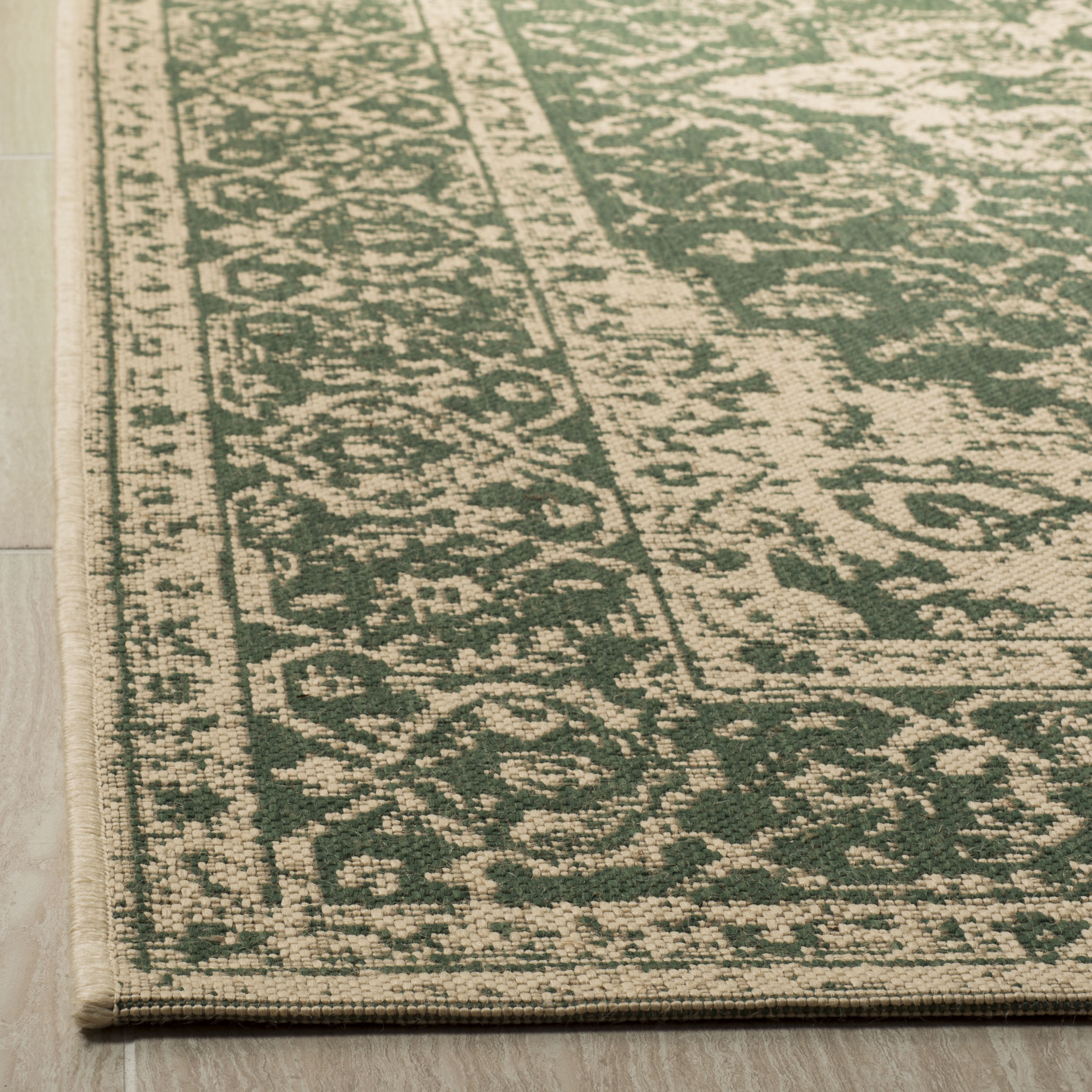 SAFAVIEH Linden Andreas Traditional Area Rug, Green/Cream, 8' x 10'