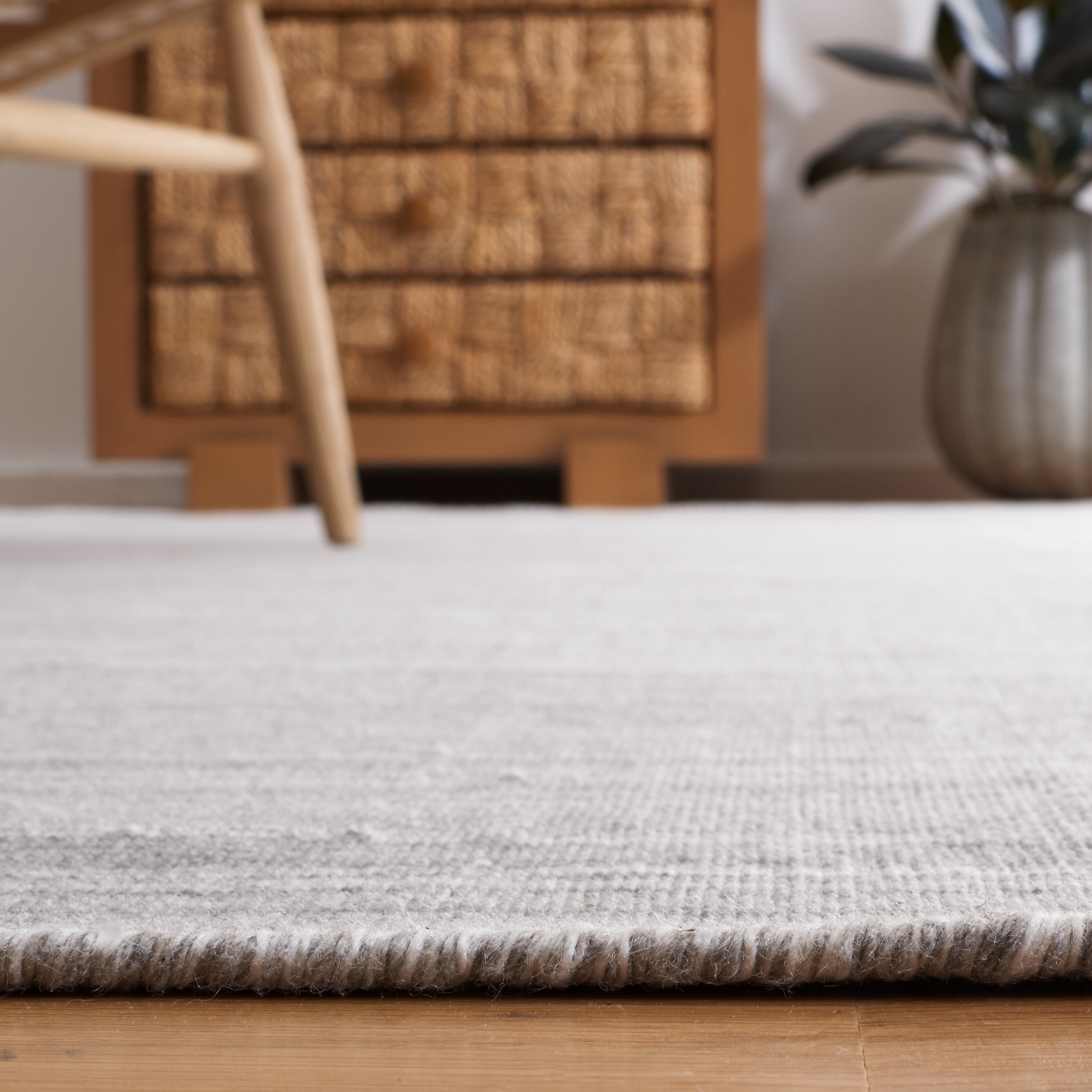SAFAVIEH Kilim Nadia Striped Polyester Area Rug, Silver, 6' x 6' Square