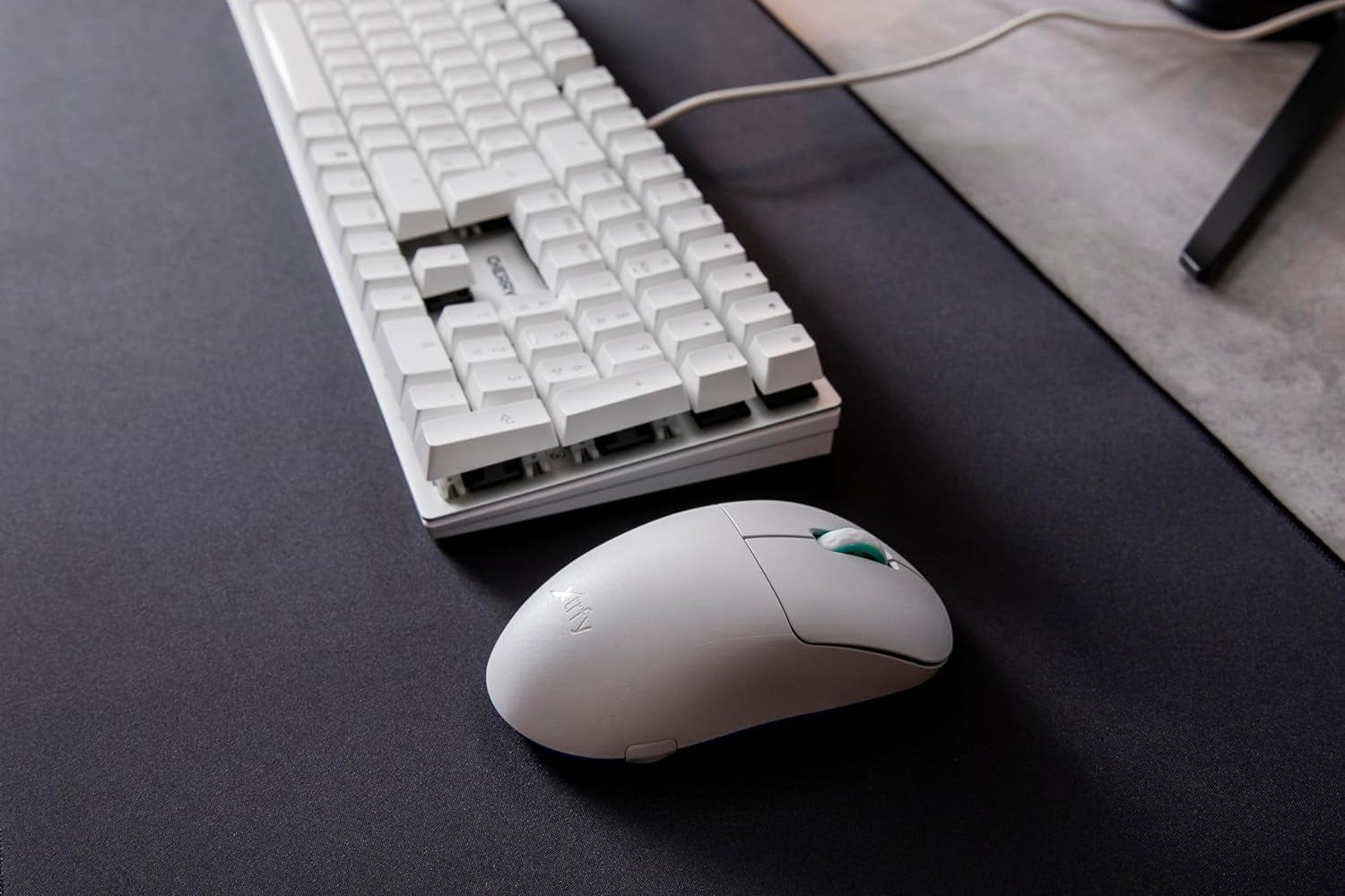 Clavier mécanique Cherry KC 200 MX avec nouveaux switchs MX2A, blanc/argenté.