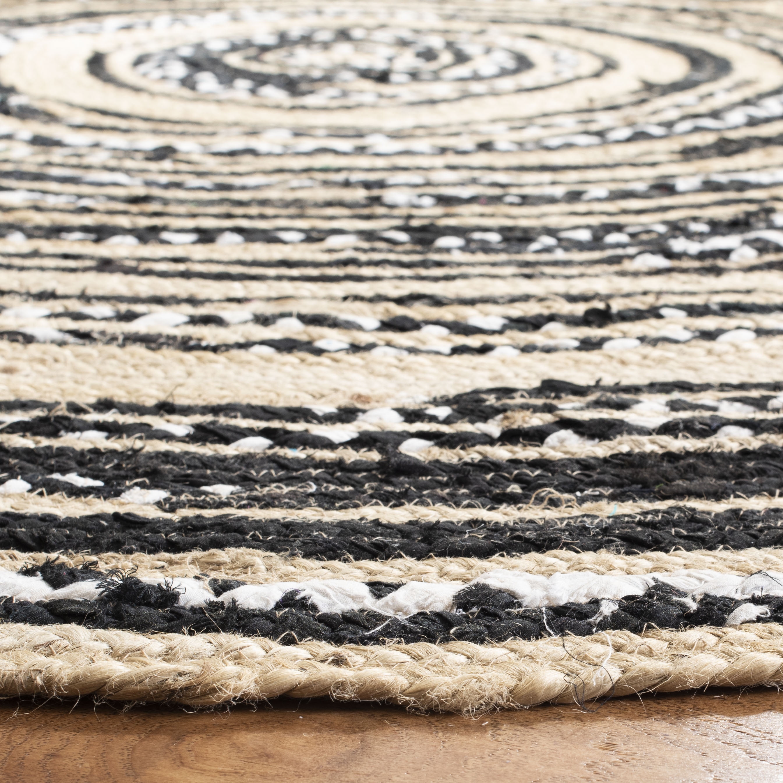 SAFAVIEH Cape Cod Corrine Braided Area Rug, 5' x 5' Round, Black/Ivory