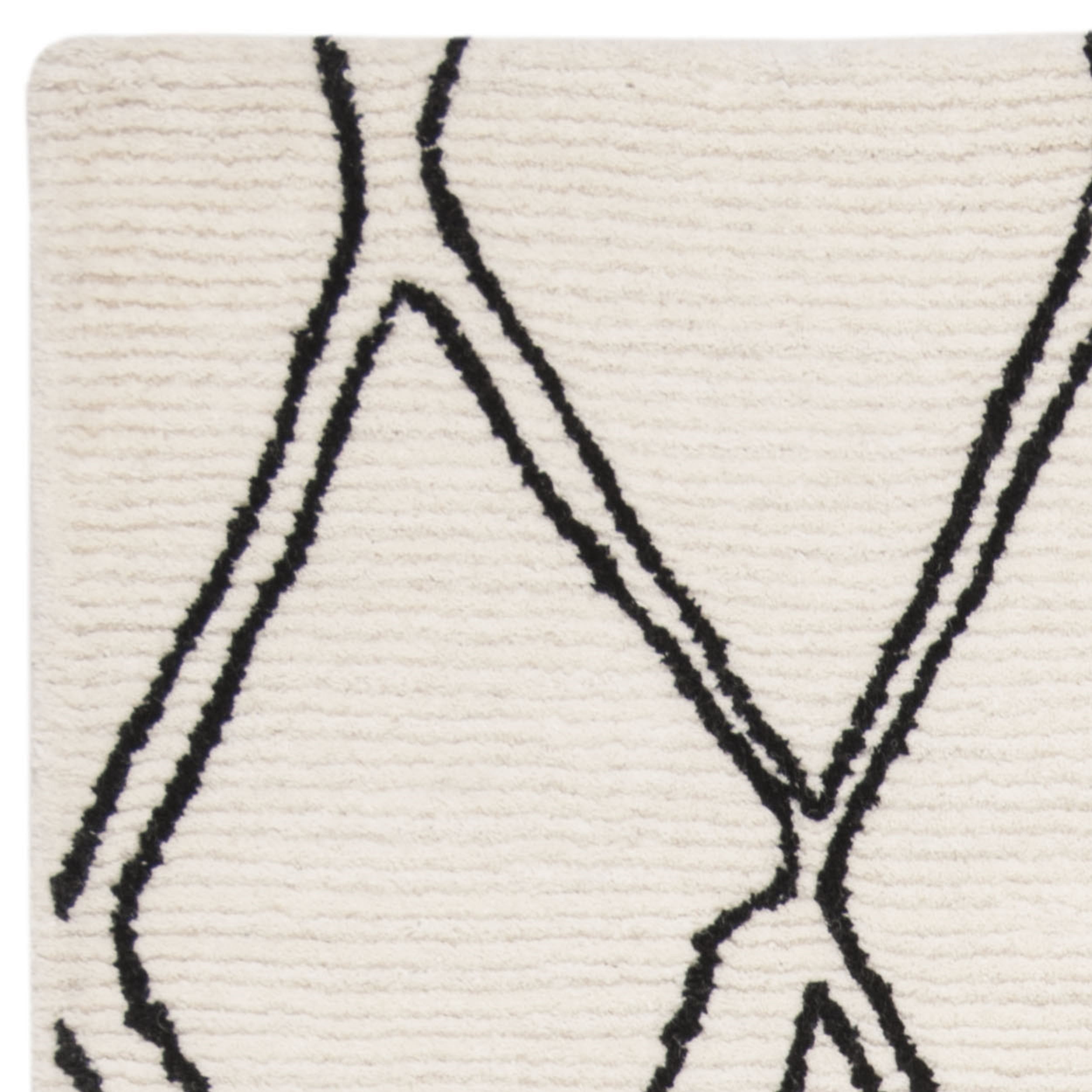 SAFAVIEH Casablanca Amilia Geometric Diamonds Wool Shag Area Rug, Ivory/Black, 8' x 10'