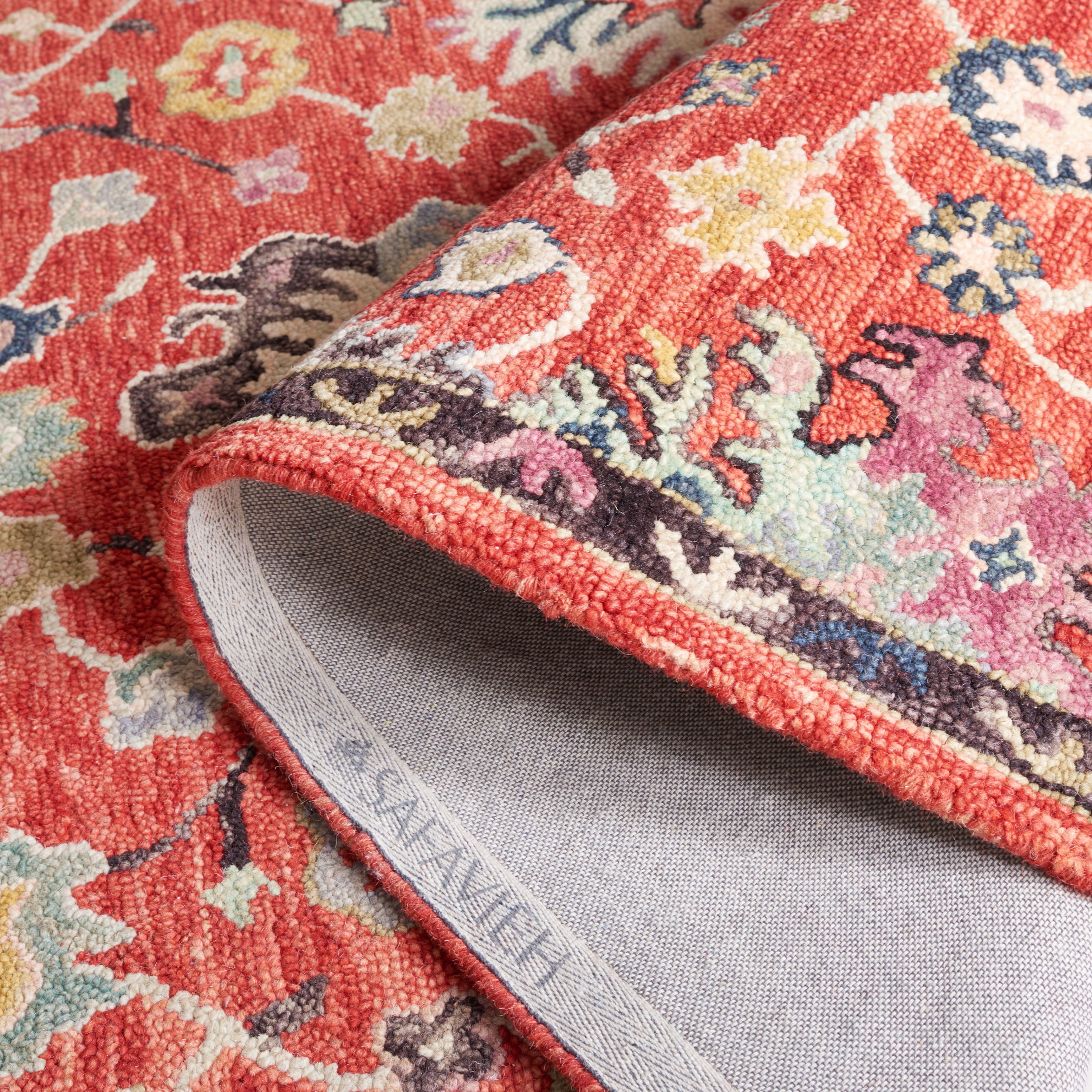 SAFAVIEH Blossom Jessamine Floral Area Rug, Red/Ivory, 6' x 6' Round