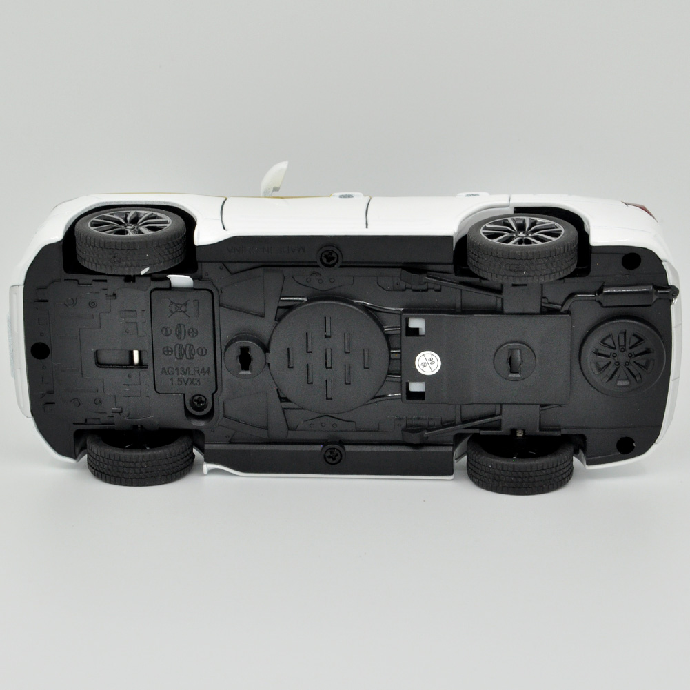 1: 32 Suitable for Toyota Land Cruiser LC300 Alloy Simulation Car Die Casting Model Dynamic Sound and Light Toy Series Collectibles Boy's Birthday Gift