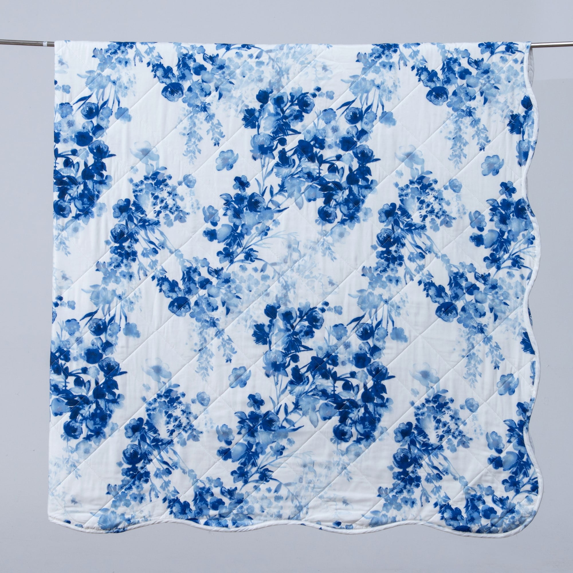 Great Bay Home Floral Reversible Reversible Quilt Set With Shams  (Full / Queen, Jacqueline)