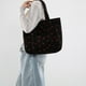 thumbnail image 5 of Bolsa de almacenamiento de pana estampada, de gran capacidad, con detalle de lona de fresa | Bolso de mano ligero y moderno para viajes, compras y uso diario., 5 of 6