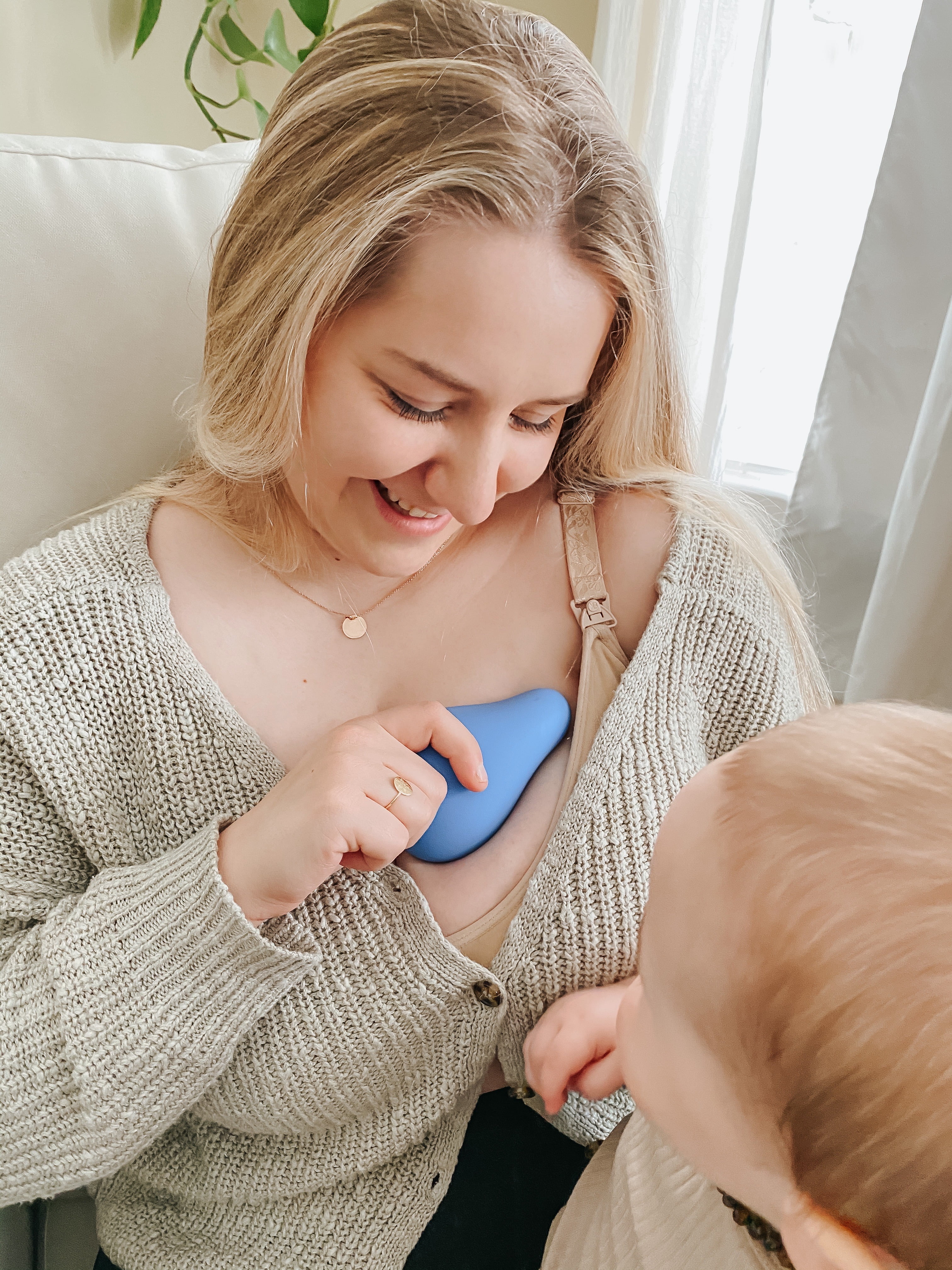 Crane Breast Lactation Massager, Pumping and Breastfeeding Essential Cordless, Portable, and 3 vibration speeds.