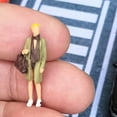 thumbnail image 3 of Diorama pintado Hugo Escenario de personas de figura rm 1:64 para Siku, 3 of 7