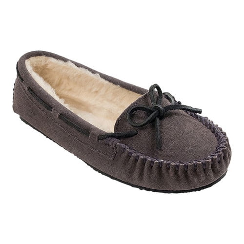 minnetonka moccasins 892