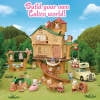 مجموعة هدايا Calico Critters Adventure Treehouse، مجموعة ألعاب بيت الدمى مع الشكل والإكسسوارات.