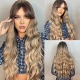thumbnail image 1 of Pelucas largas rubias de raíces oscuras con flequillo, onda corporal Natural, pelucas suaves para mujeres, uso diario en fiestas, cabello falso sintético resistente al calor, 1 of 4