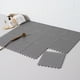 thumbnail image 4 of Paquete de 12 baldosas de piso entrelazadas de 11.8" x 11.8" con orificios de drenaje Alfombrilla de ducha antideslizante de PVC suave Alfombrilla de cojín entrelazada modular para drenaje,, 4 of 5