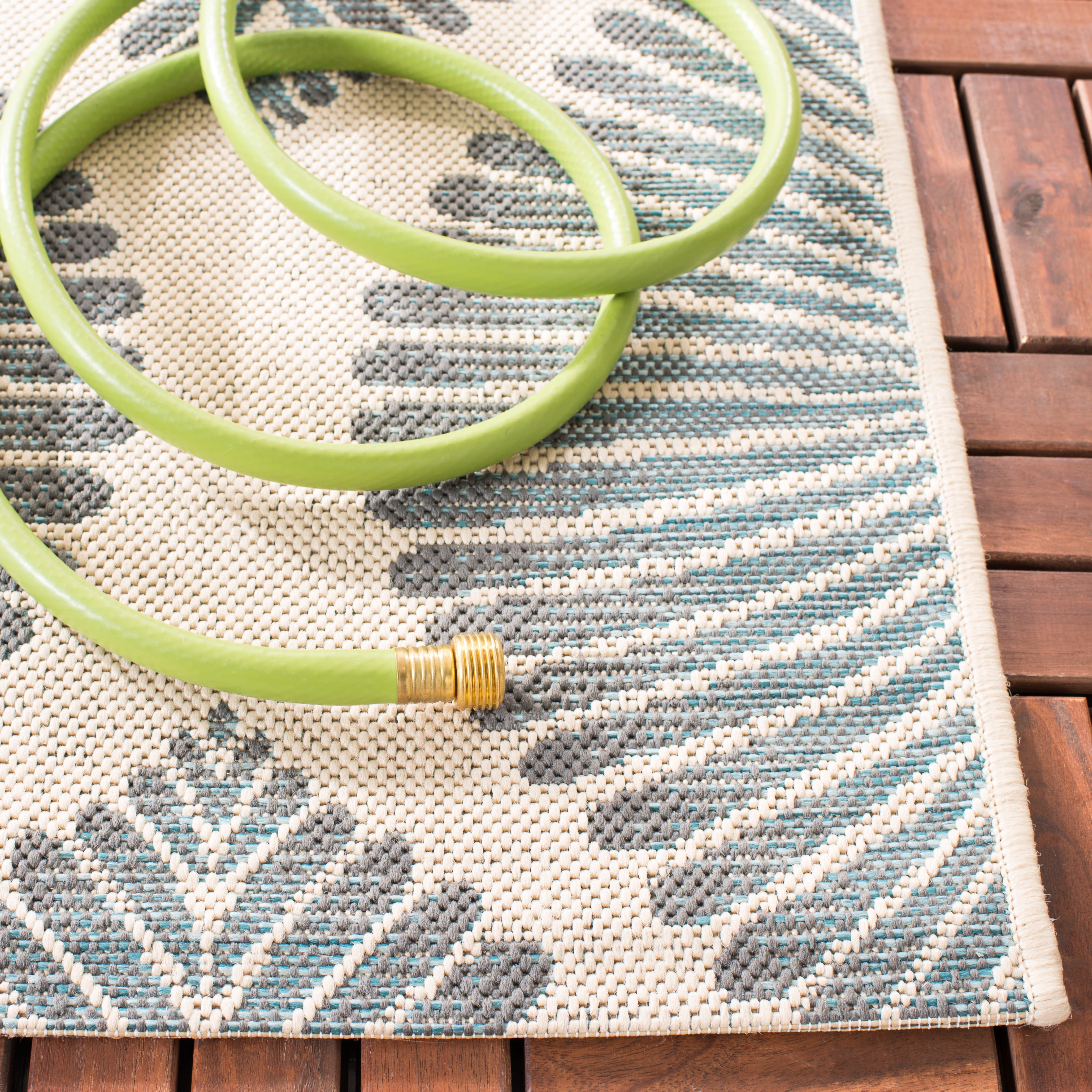 Safavieh Courtyard Deborah Geometric Indoor/Outdoor Area Rug, Beige/Anthracite, 5'3" x 7'7"