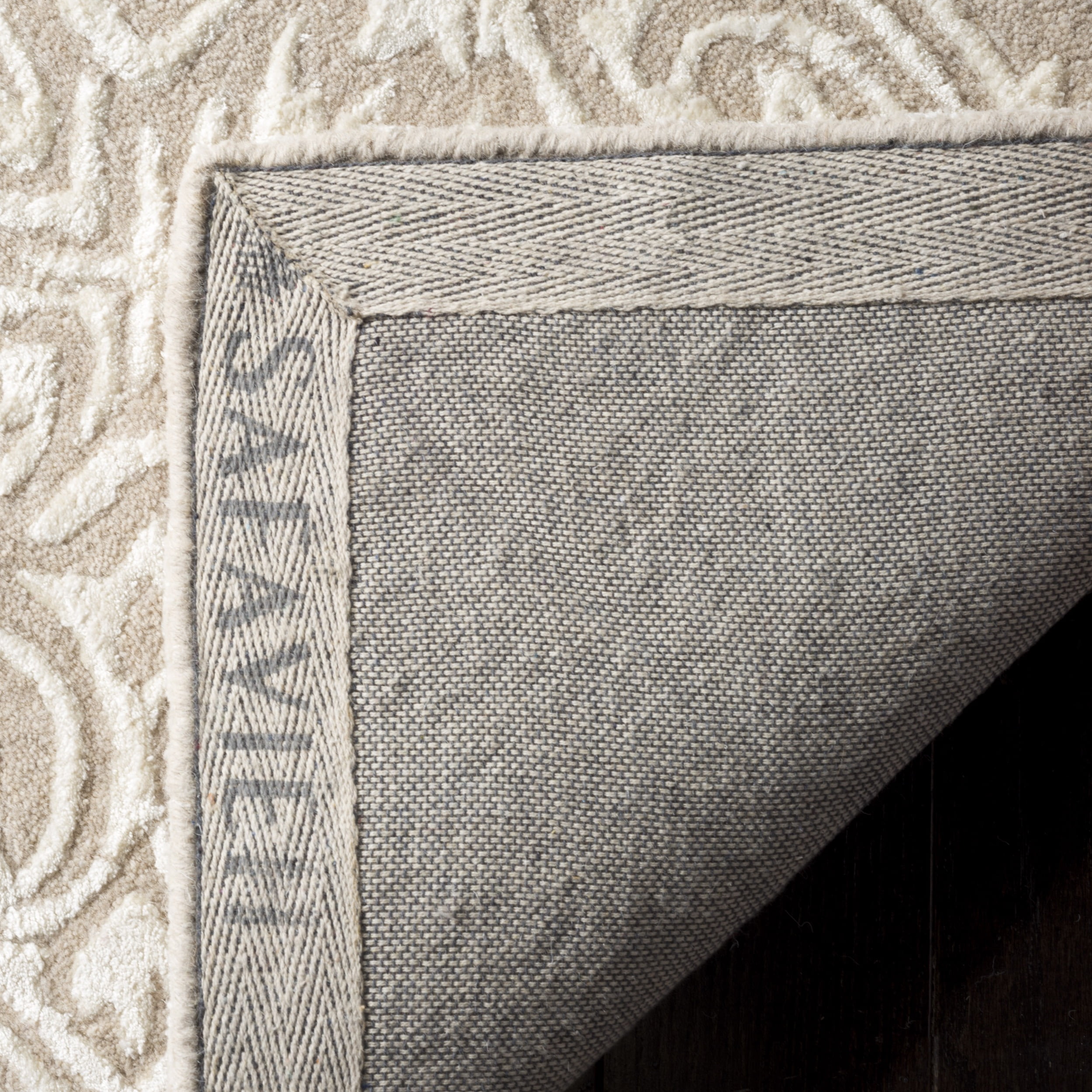 SAFAVIEH Glamour Georgene Damask Runner Rug, Beige/Ivory, 2'3" x 8'
