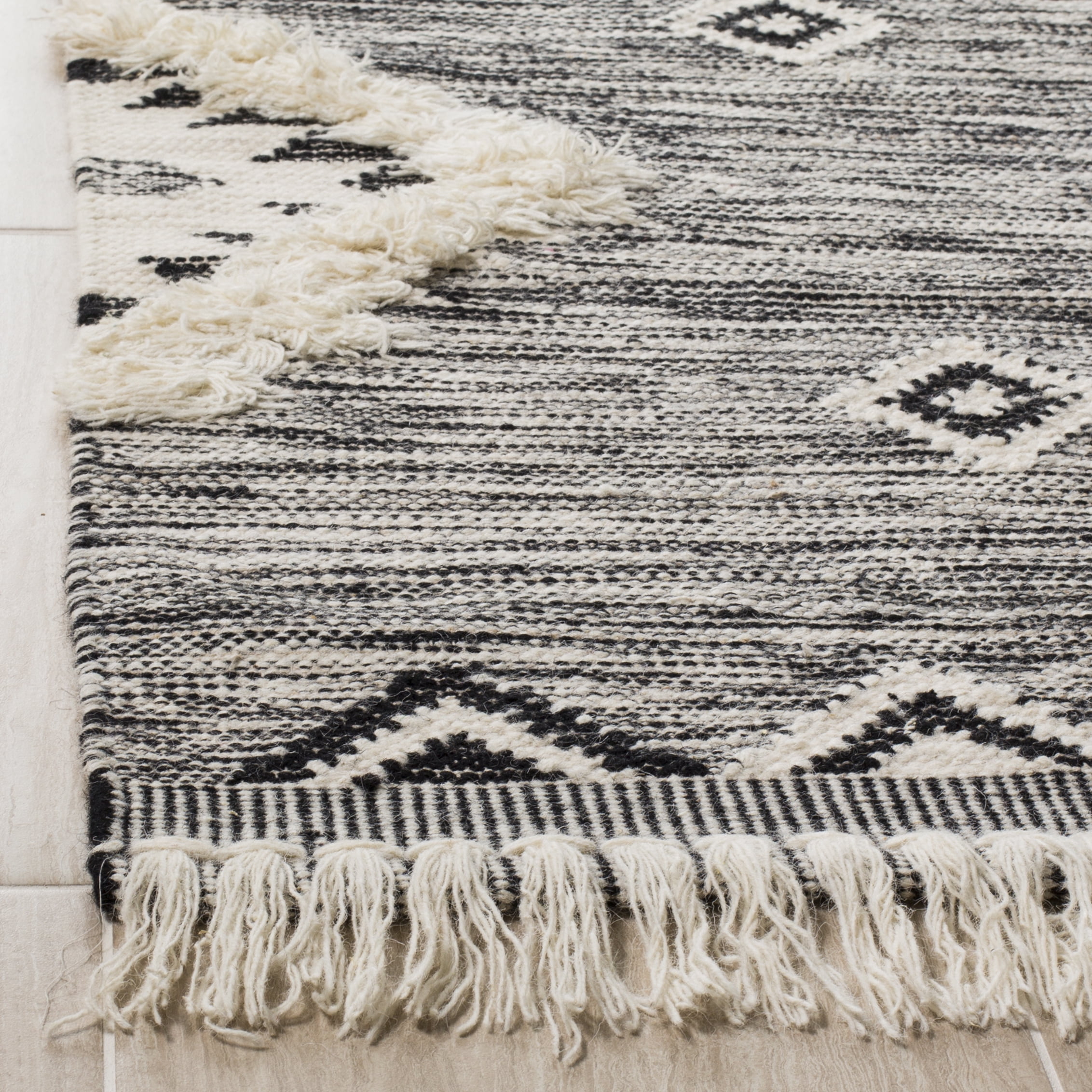 SAFAVIEH Kenya Pierce Geometric Diamonds Fringe Area Rug, Black/Ivory, 5' x 8'