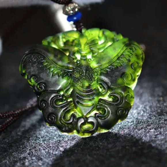 HOOUN Pendentif Jade Noir Vert Collier Sculpté Papillon Pendentif Bijou pour Femmes