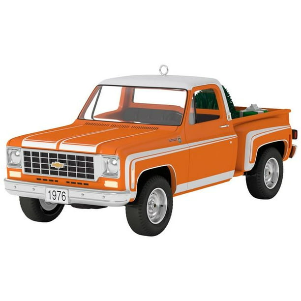 Hallmark Ornament 2017 All American Trucks 23 1976 Chevrolet C10 Sport