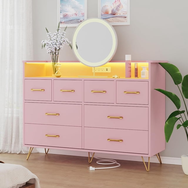 Bingirl Commode Chic à 8 Tiroirs en Bois avec Prise de Courant Intégrée et Éclairage DEL - Poignées Finition Or et Conception de Rangement Ouvert pour Chambre, Couloir, Entrée
