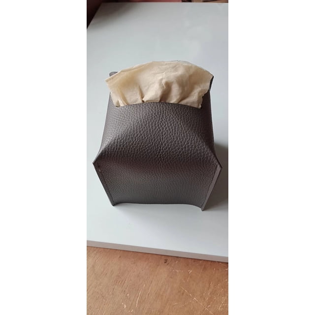 Zhuge Funda para caja de pañuelos, moderna y decorativa de piel sintética, organizador de papel facial, dispensador para baño, mesitas de noche, escritorio y coche, gris oscuro (S)