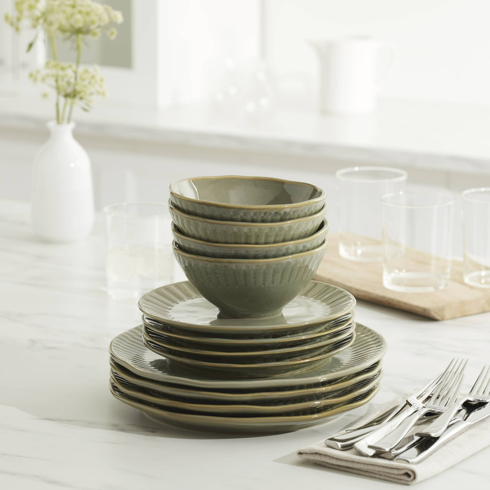Oneida 12-Piece Stoneware Tableware Set - GREEN