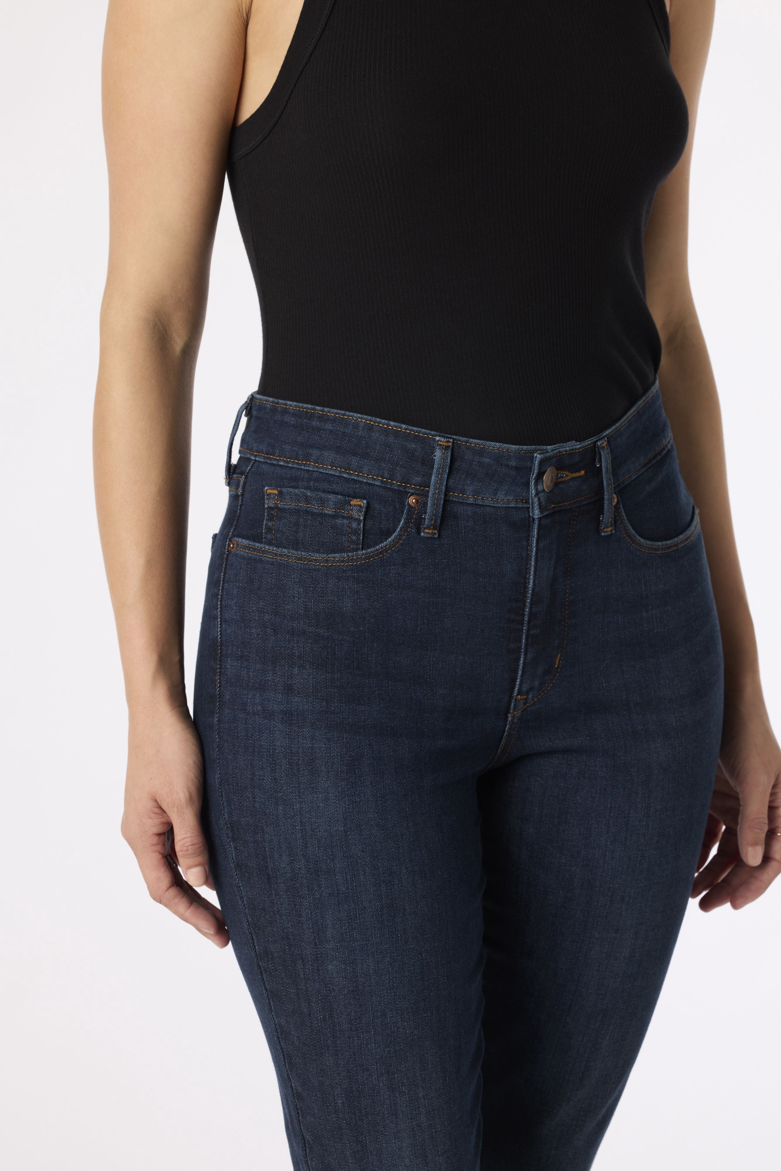 Levi Strauss Signature Women's Mid Rise Capri