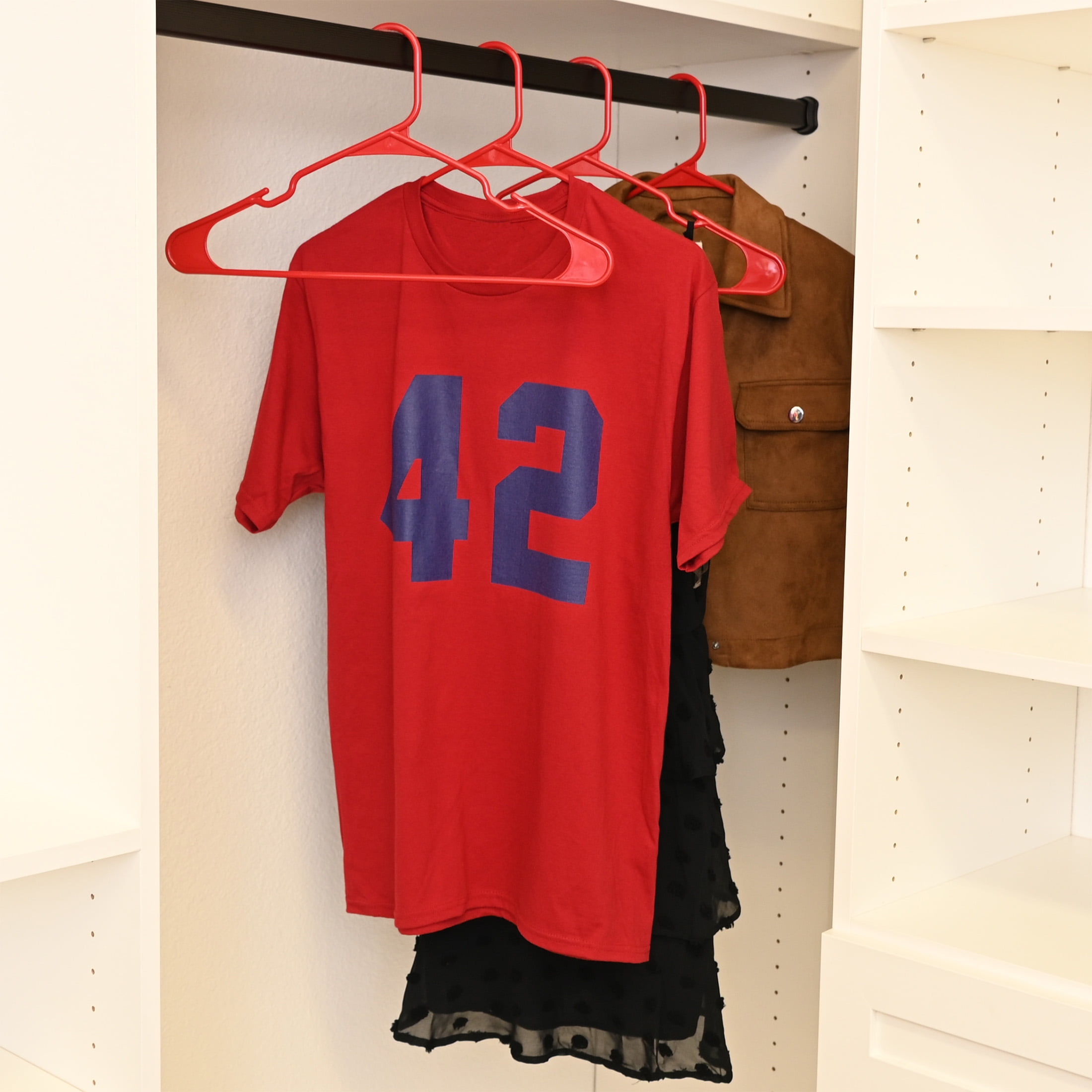 Mainstays Plastic Notched Adult Hangers for Any Clothing Type, Red Engine 100 Count