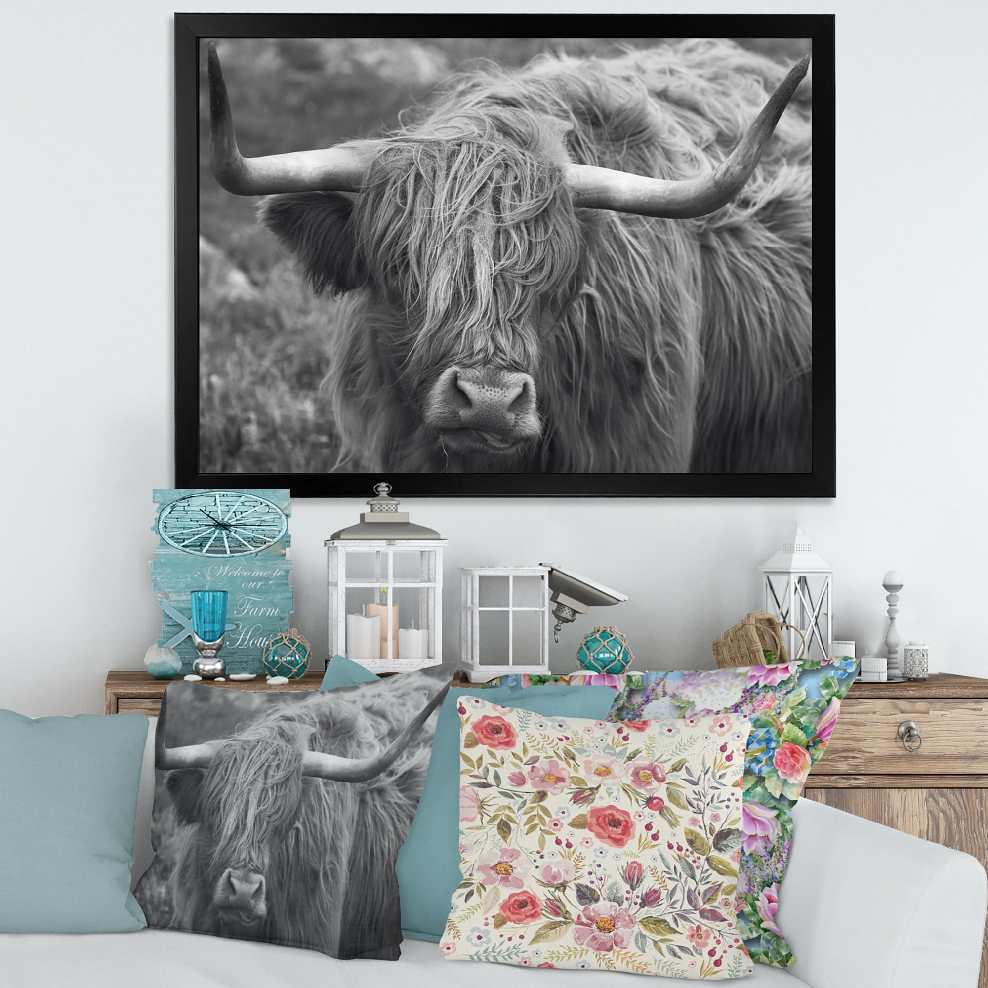 Designart 'Close Up Of Scottish Cow On Moorland I' Farmhouse Framed Art Print