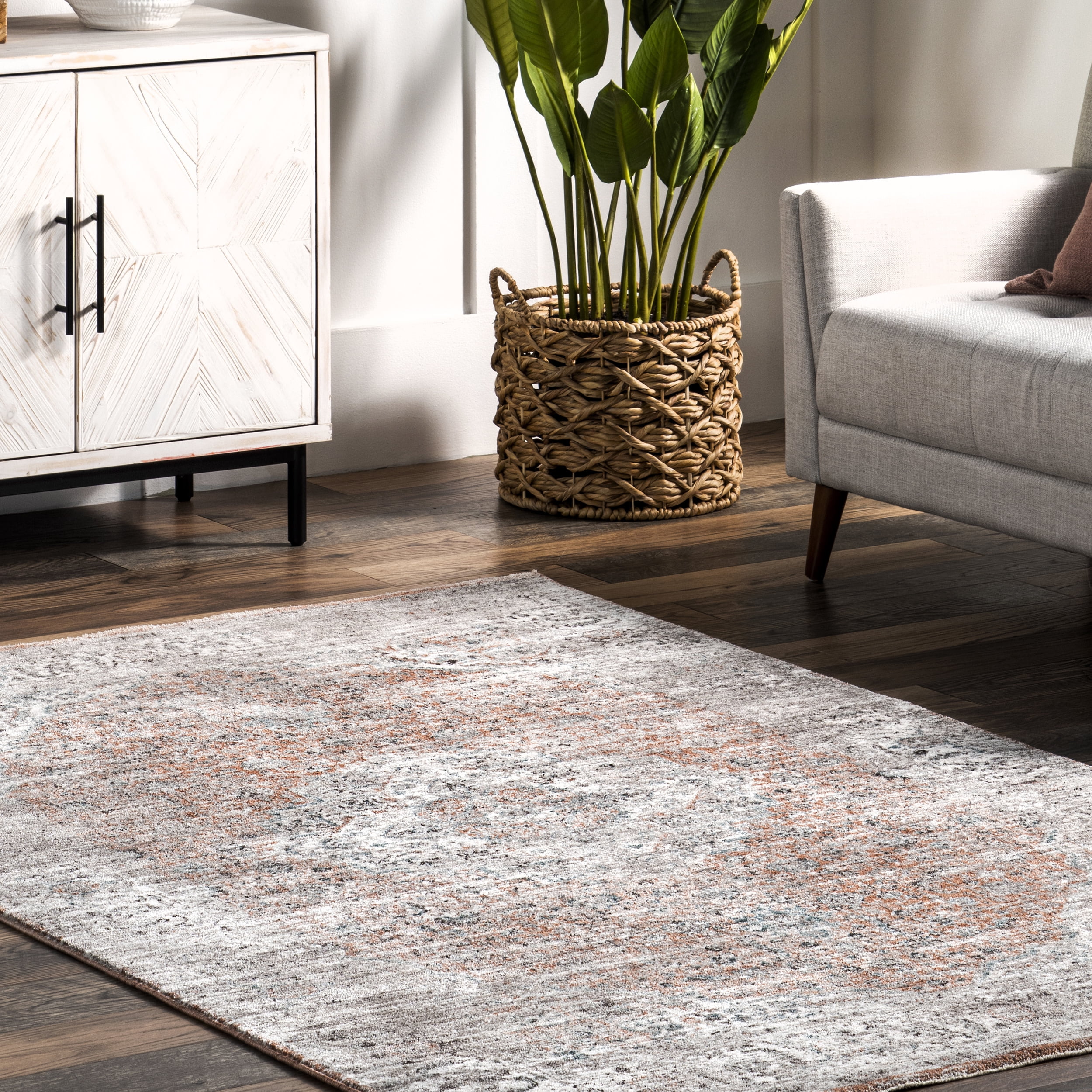 nuLOOM Kayleigh Traditional Faded Fringe Area Rug, 5' 3" x 7' 7", Rust