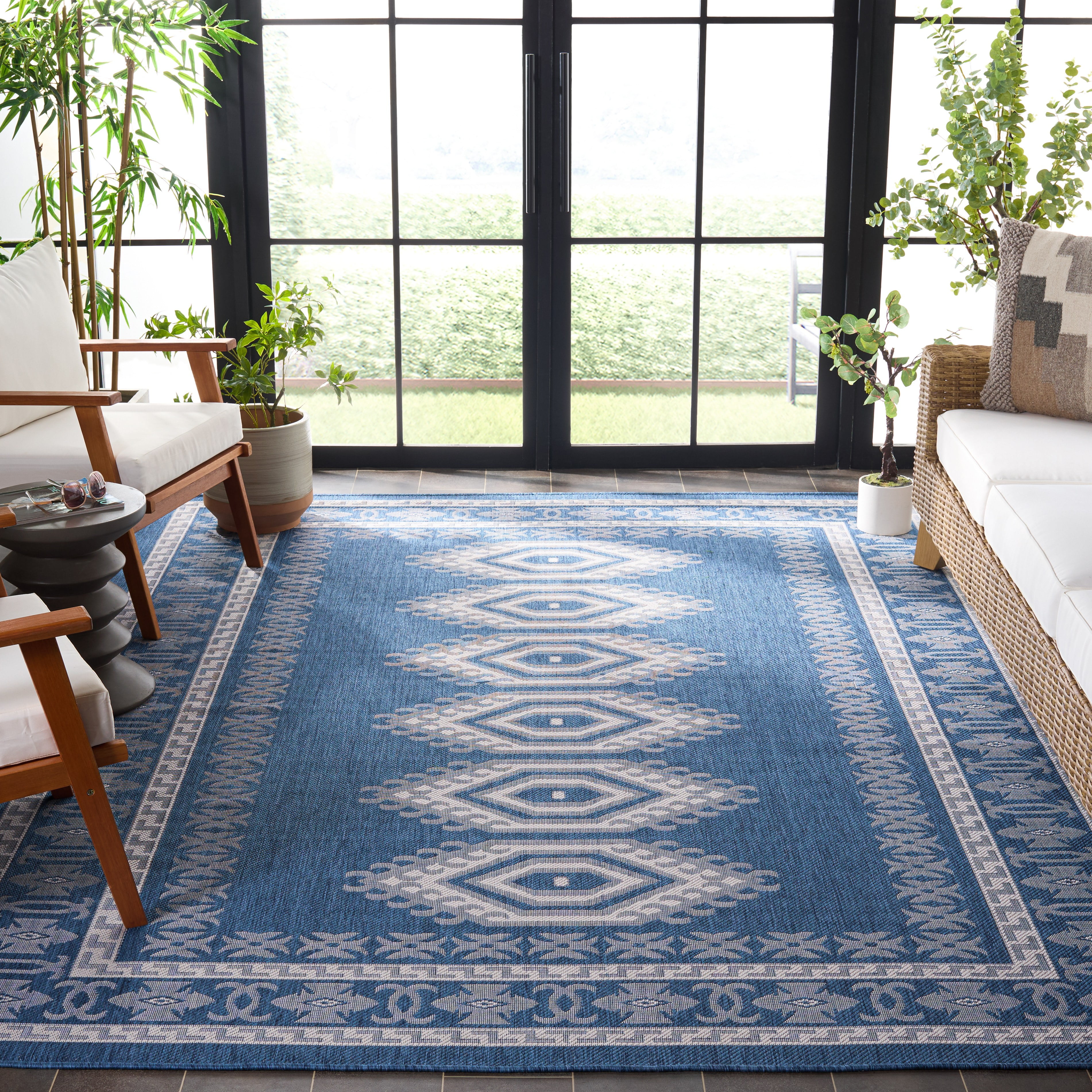 SAFAVIEH Machine Washable Rug Indoor/Outdoor Bermuda Collection - Bermuda Fredrick Geometric Indoor/Outdoor Area Rug, Navy/Ivory, 6'7" x 6'7" Square