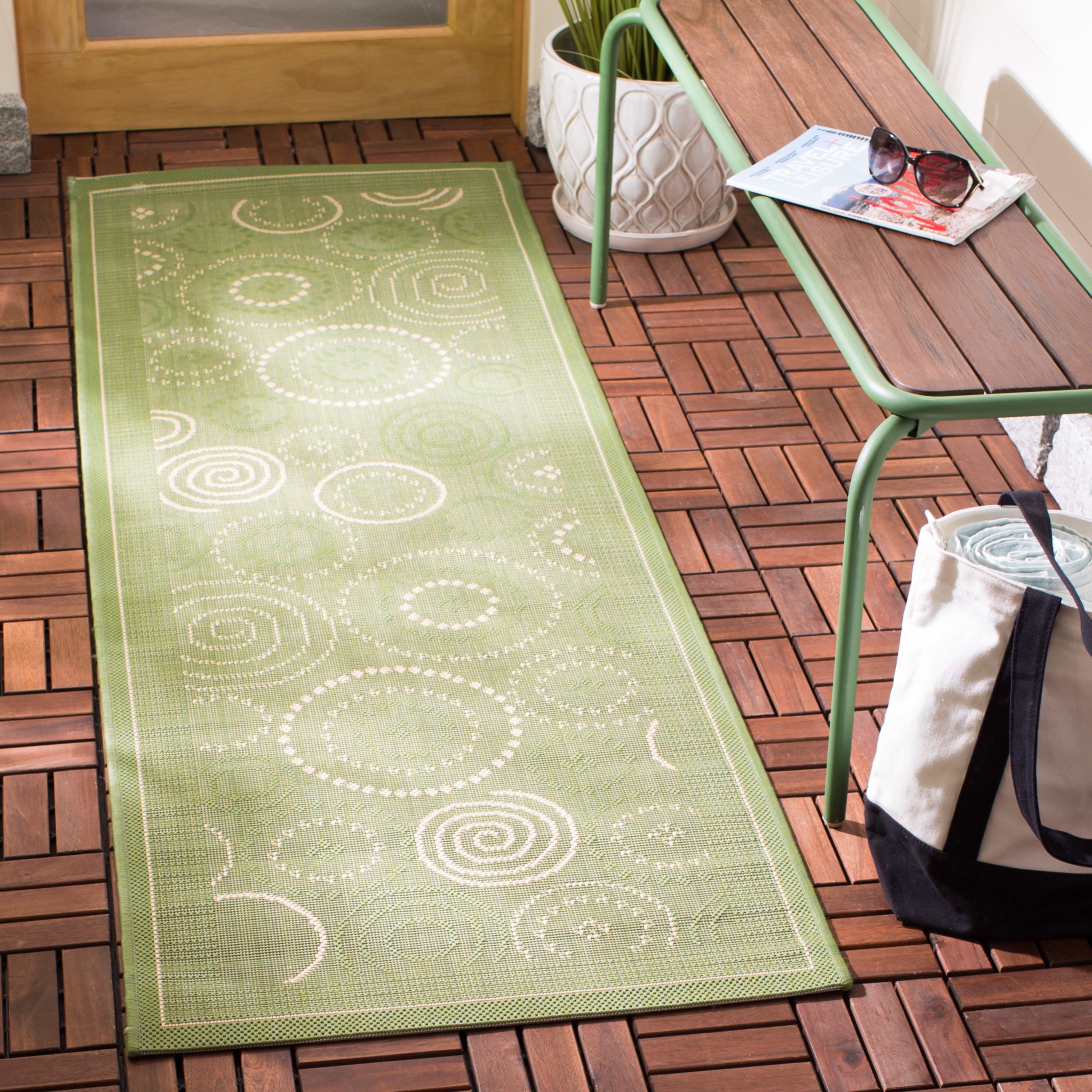 Safavieh Courtyard Hugo Oriental Indoor/Outdoor Runner Rug, Olive/Natural, 2'3" x 10'