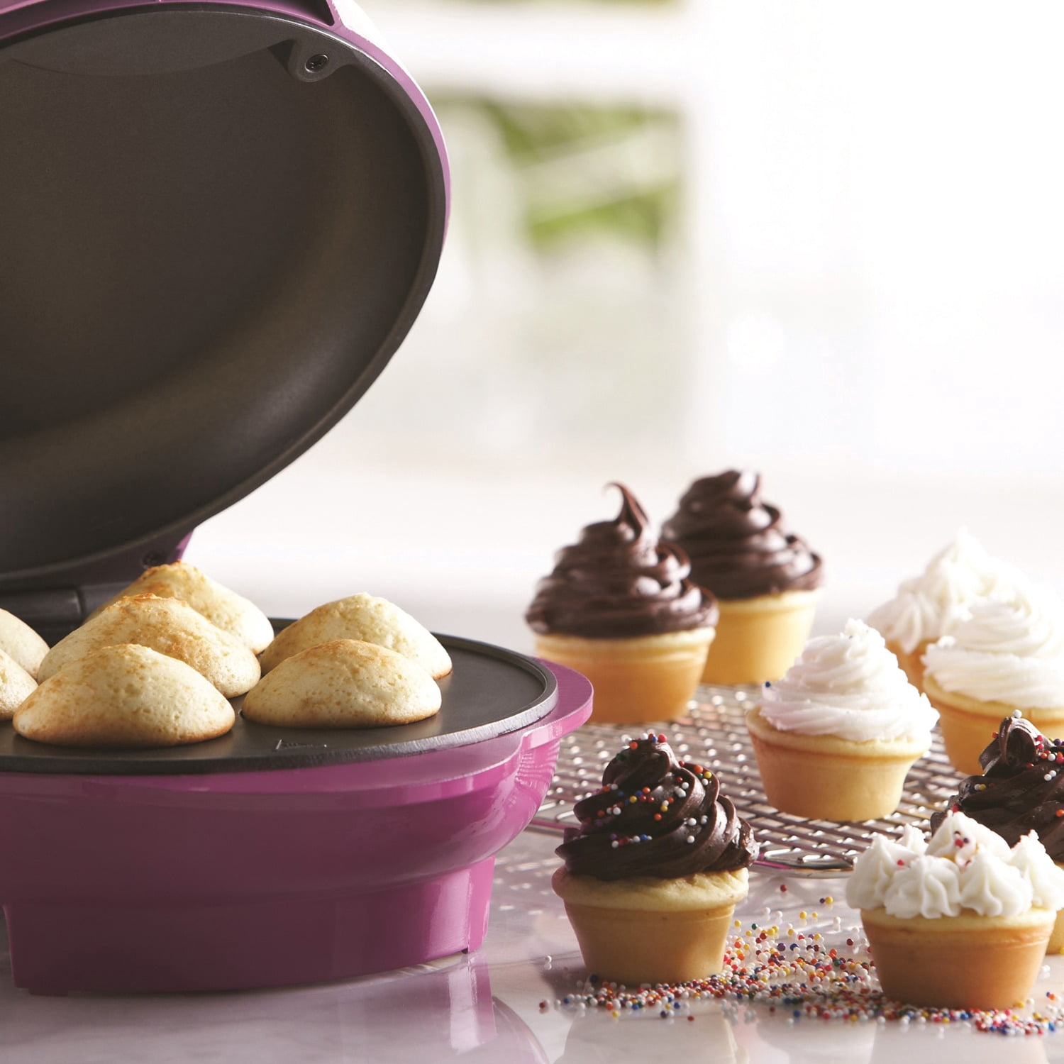 Brentwood Just For Fun Electric 7-Hole Nonstick Mini Cupcake Maker, TS-252PT