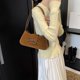thumbnail image 2 of Bolso Hobo para Mujer Con Gamuza Mano Viajes, 2 of 9