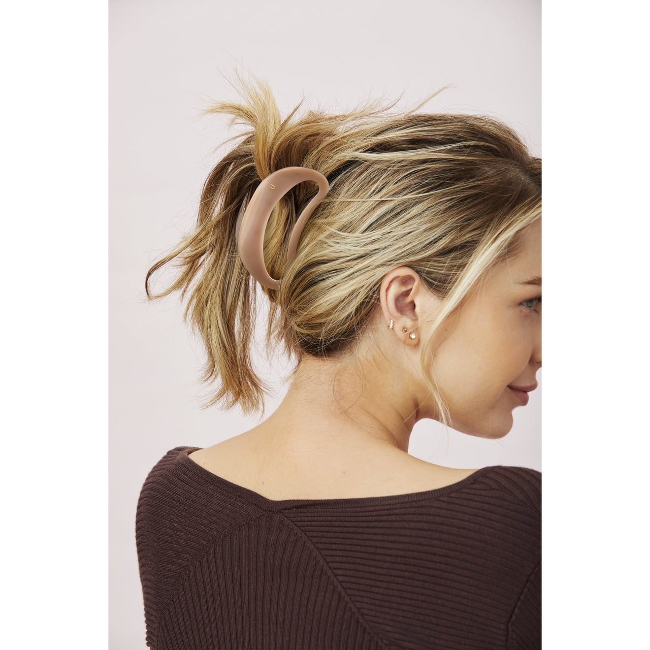 Scunci Luxe by Conair Open Oval Claw Clip, Nude with Gold-Tone Accents, 1 Count