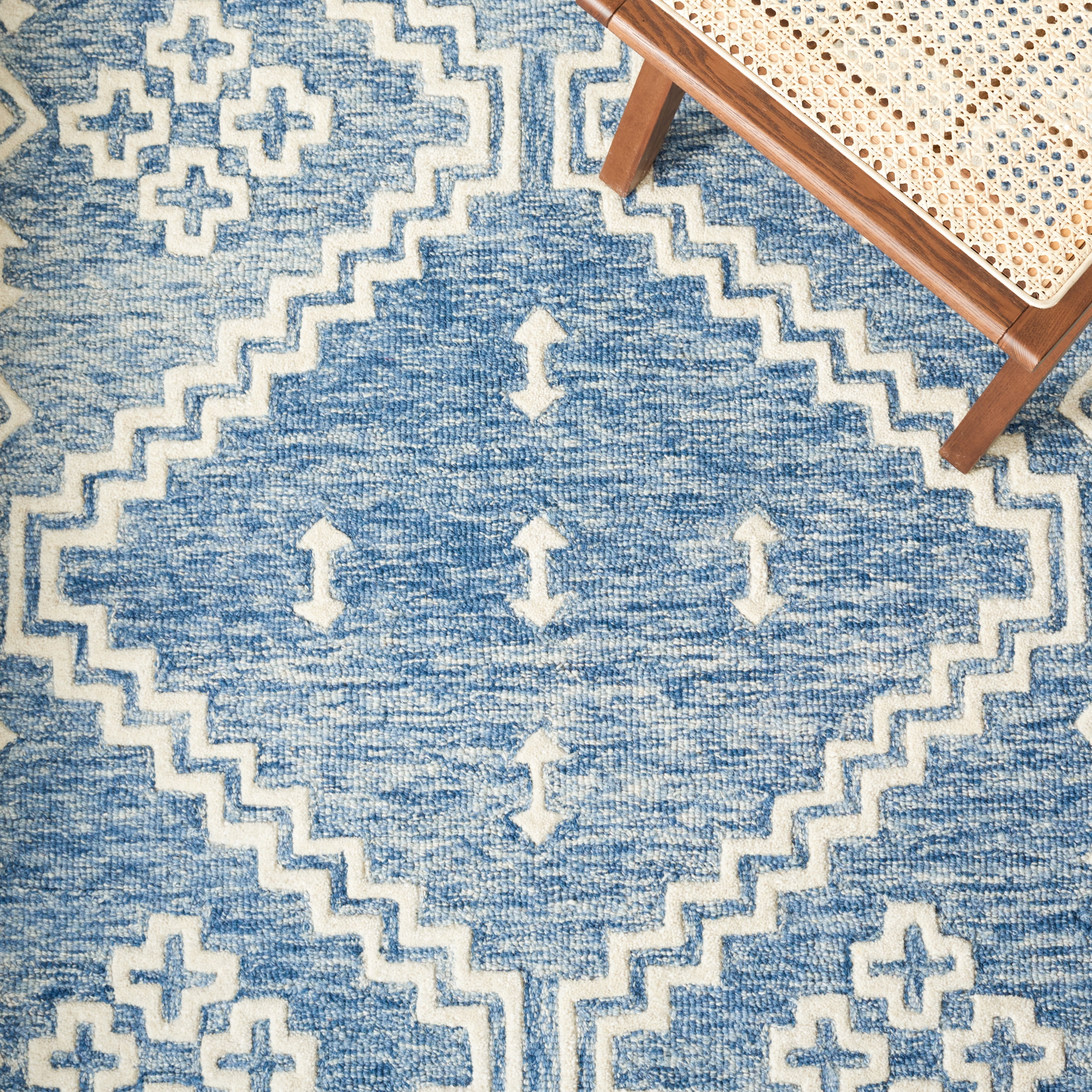 Safavieh Abstract Adolf Geometric Wool Area Rug, Blue/Ivory, 6' x 6' Round