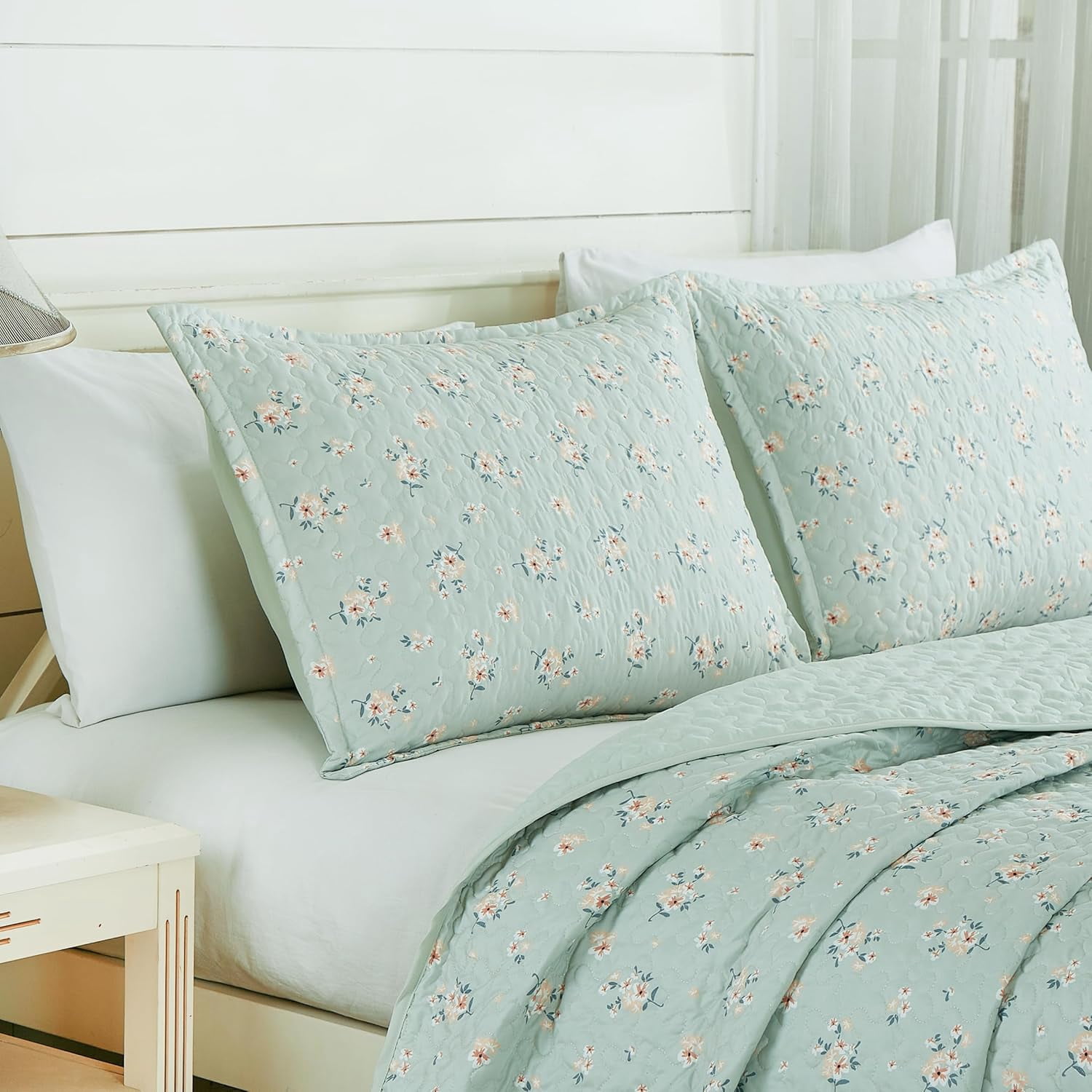 Chezmoi Collection Thistle 2-Piece Tranquil Floral Quilt Set Twin, Soft Green White Floral Printed Microfiber Lightweight Bedspread Set for All season