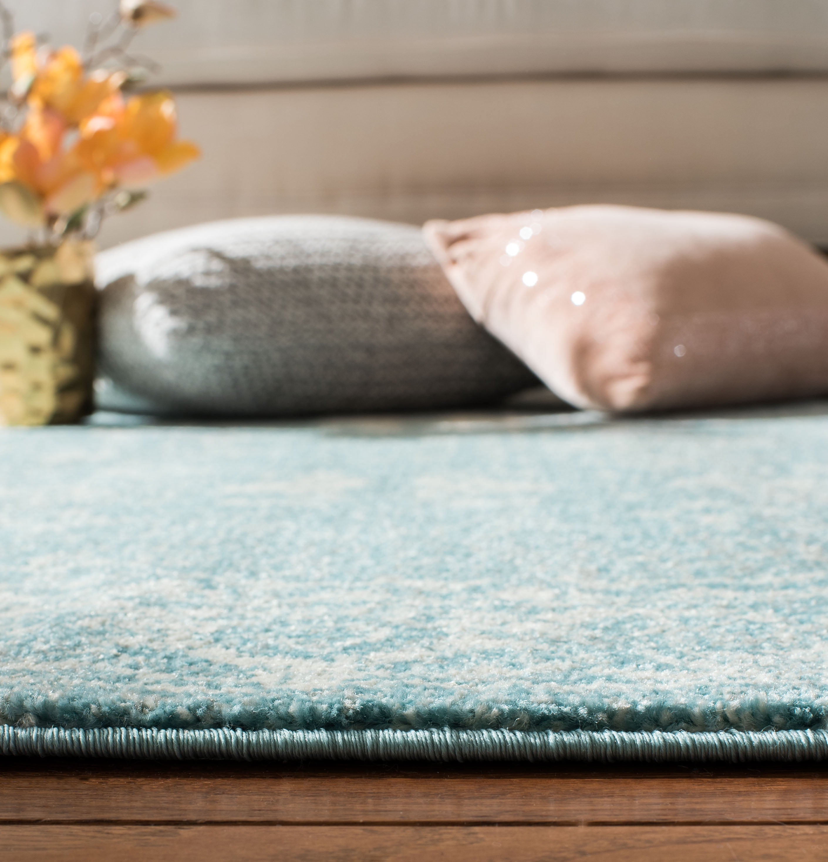 SAFAVIEH Evoke Ronald Bordered Area Rug, Light Blue/Ivory, 4' x 6'
