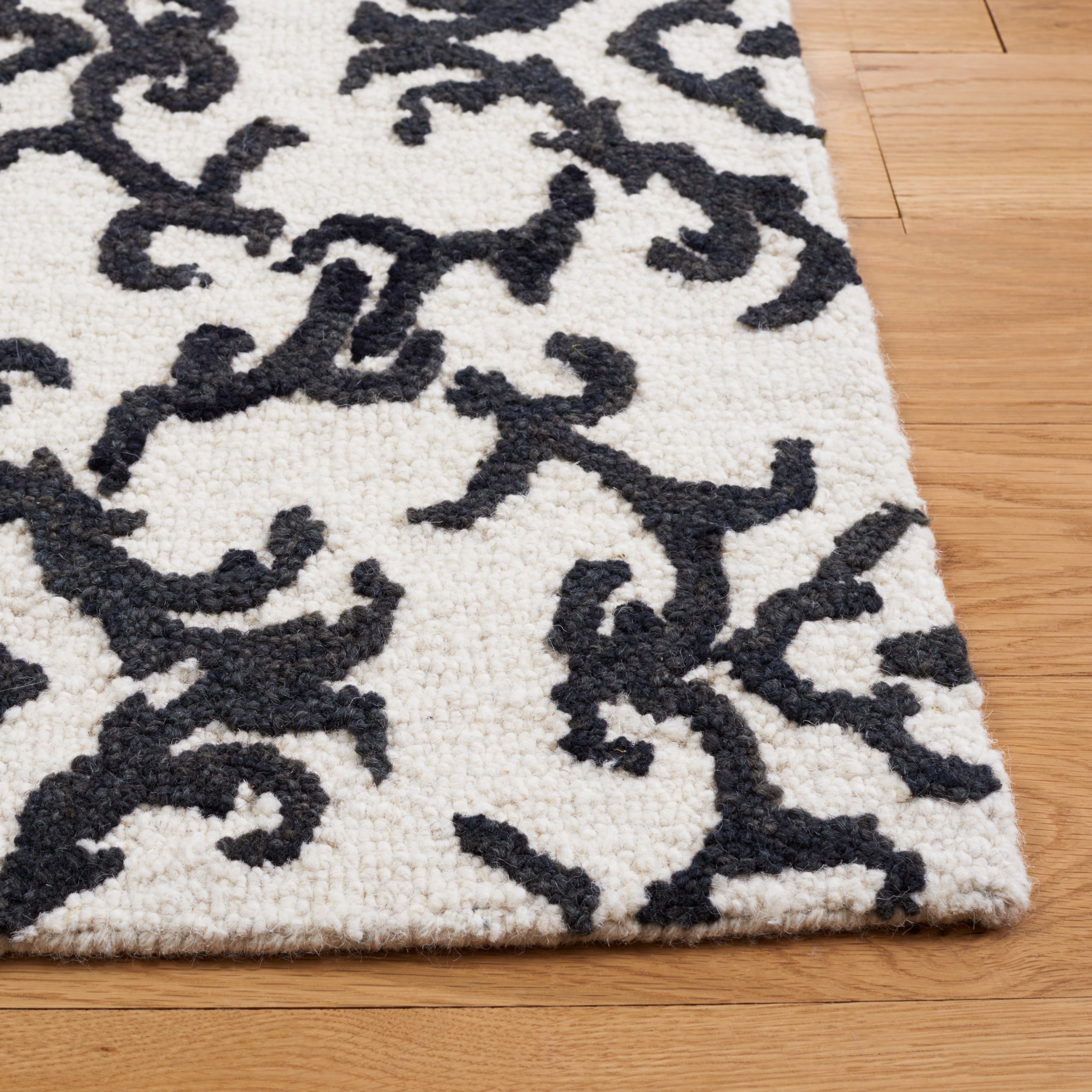 SAFAVIEH Blossom Cletus Geometric Wool Area Rug, Ivory/Black, 6' x 9'